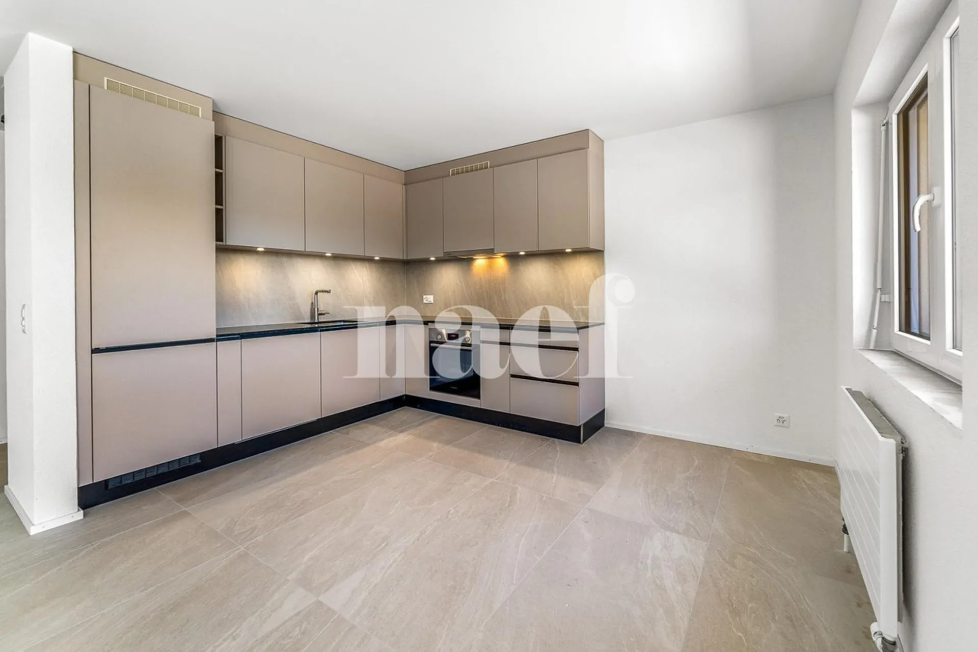 Appartement rénové de 3.5 pièces au rez-de-chaussée avec terrasse de 160 m2 à vendre à Fétigny
