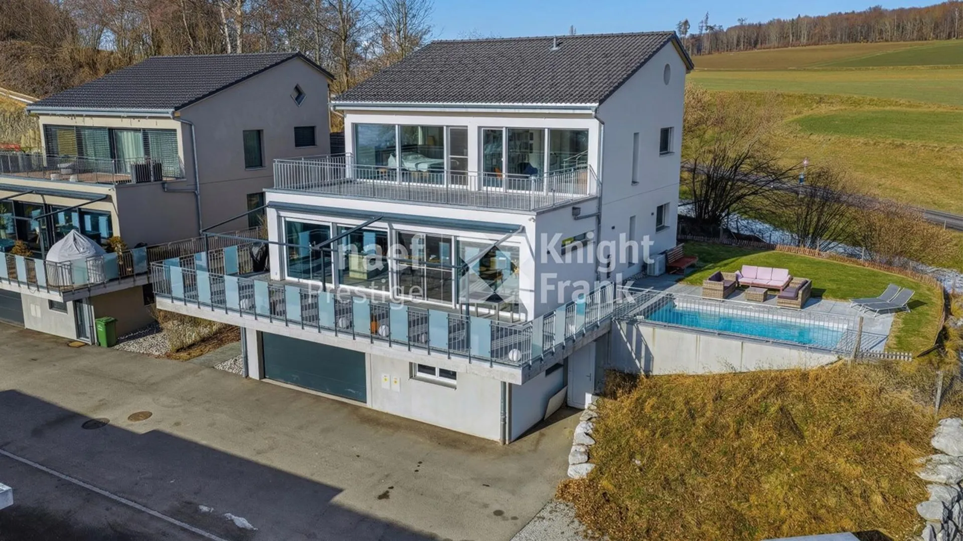 Wunderschönes 7-Zimmer-Einfamilienhaus mit freier Aussicht auf die Landschaft und beheiztem Pool in St. Ursen zu verkaufen