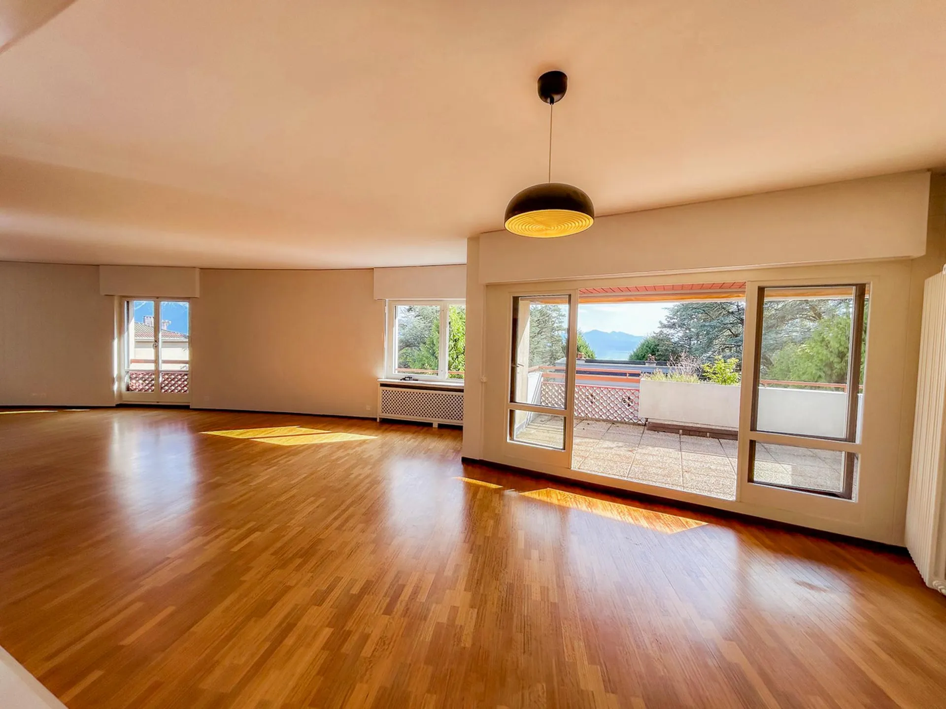 Attique de 163 m²  Vue lac et montagnes
