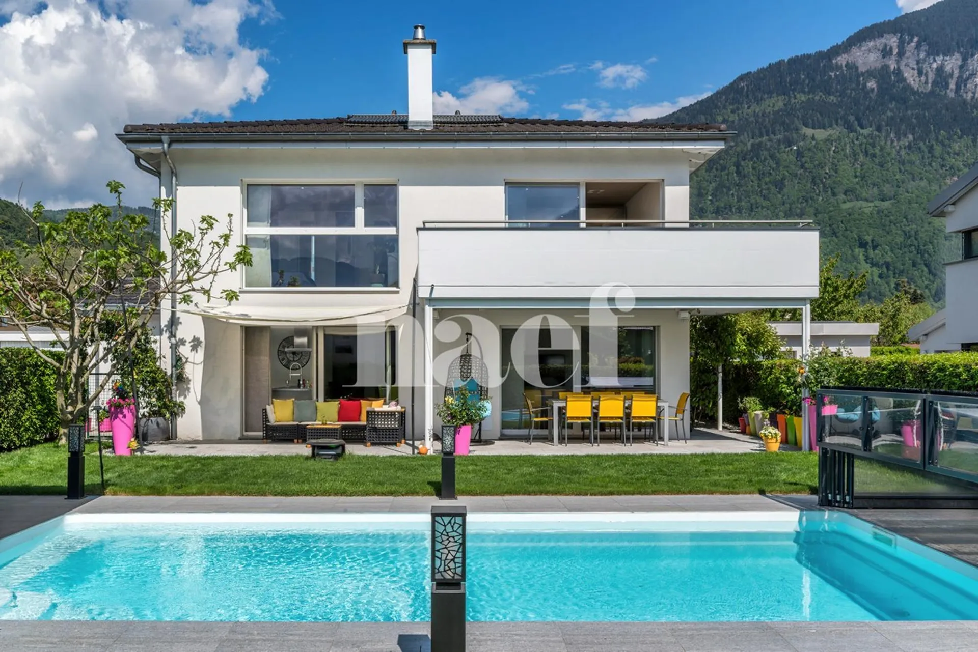 Très belle maison individuelle de 6.5 pièces avec studio indépendant et piscine extérieure à vendre à Bex