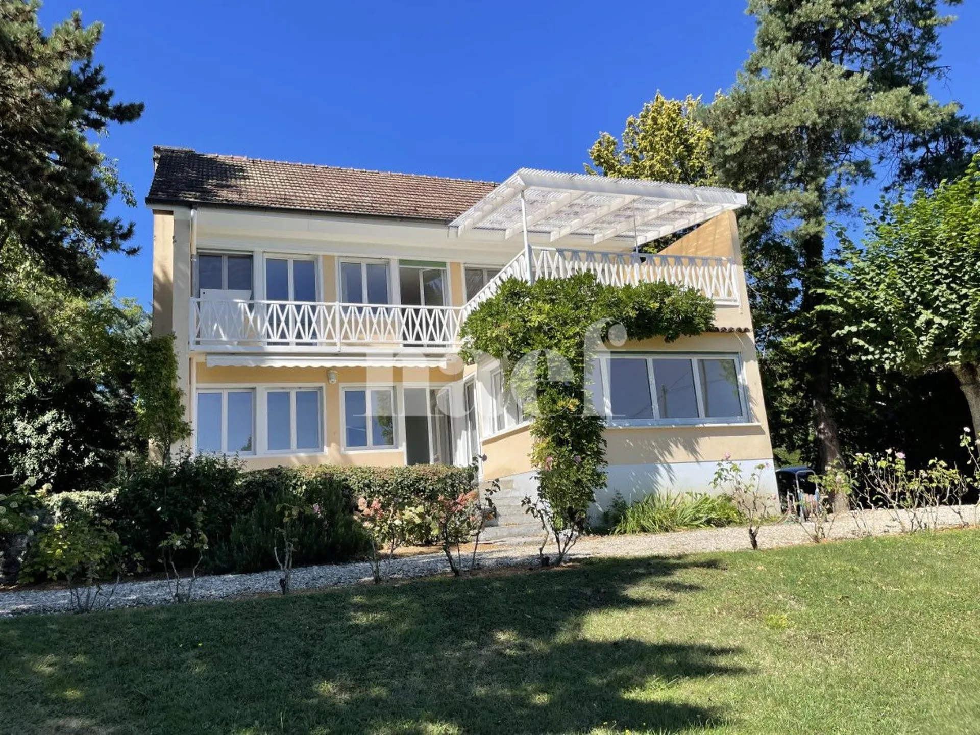 Belle propriété individuelle de 6.5 pièces d'env. 220m2 avec grand jardin