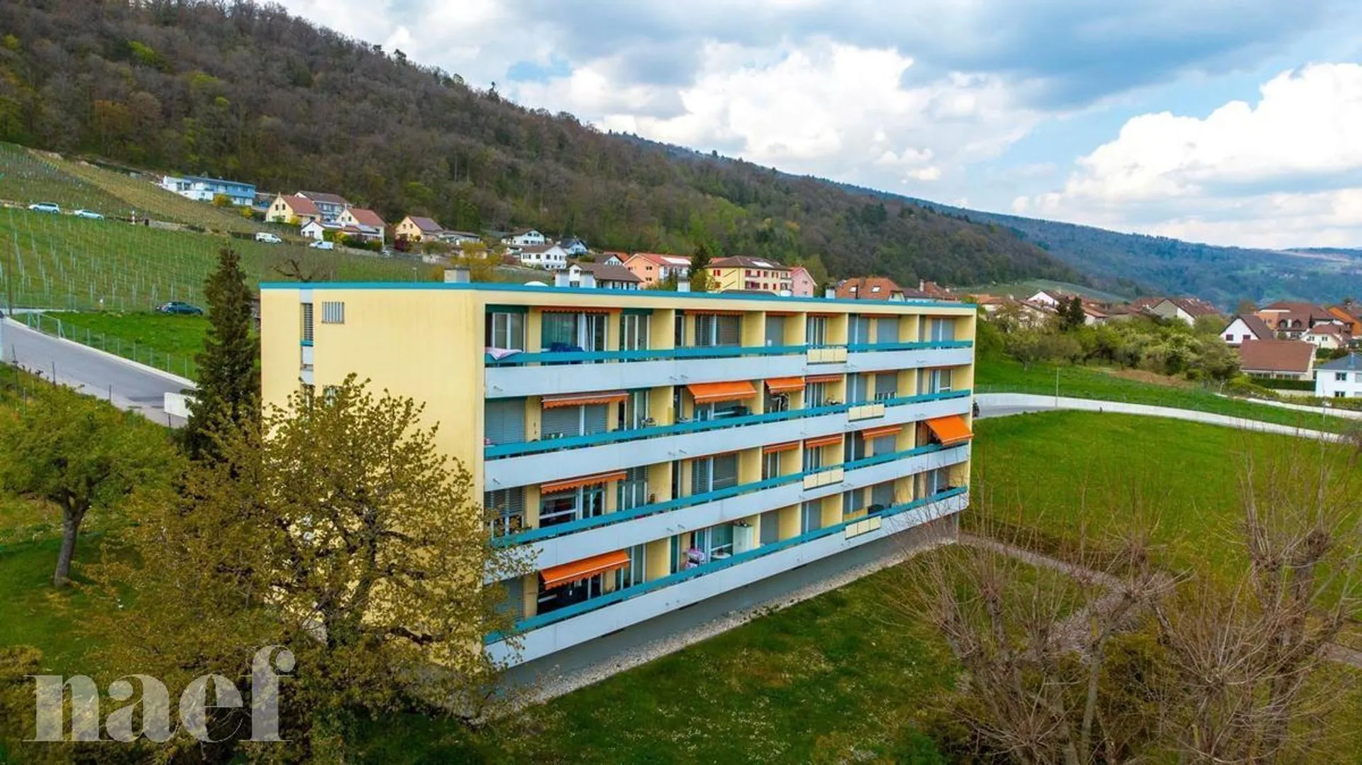 Appartement d'une pièce avec balcon à Cornaux