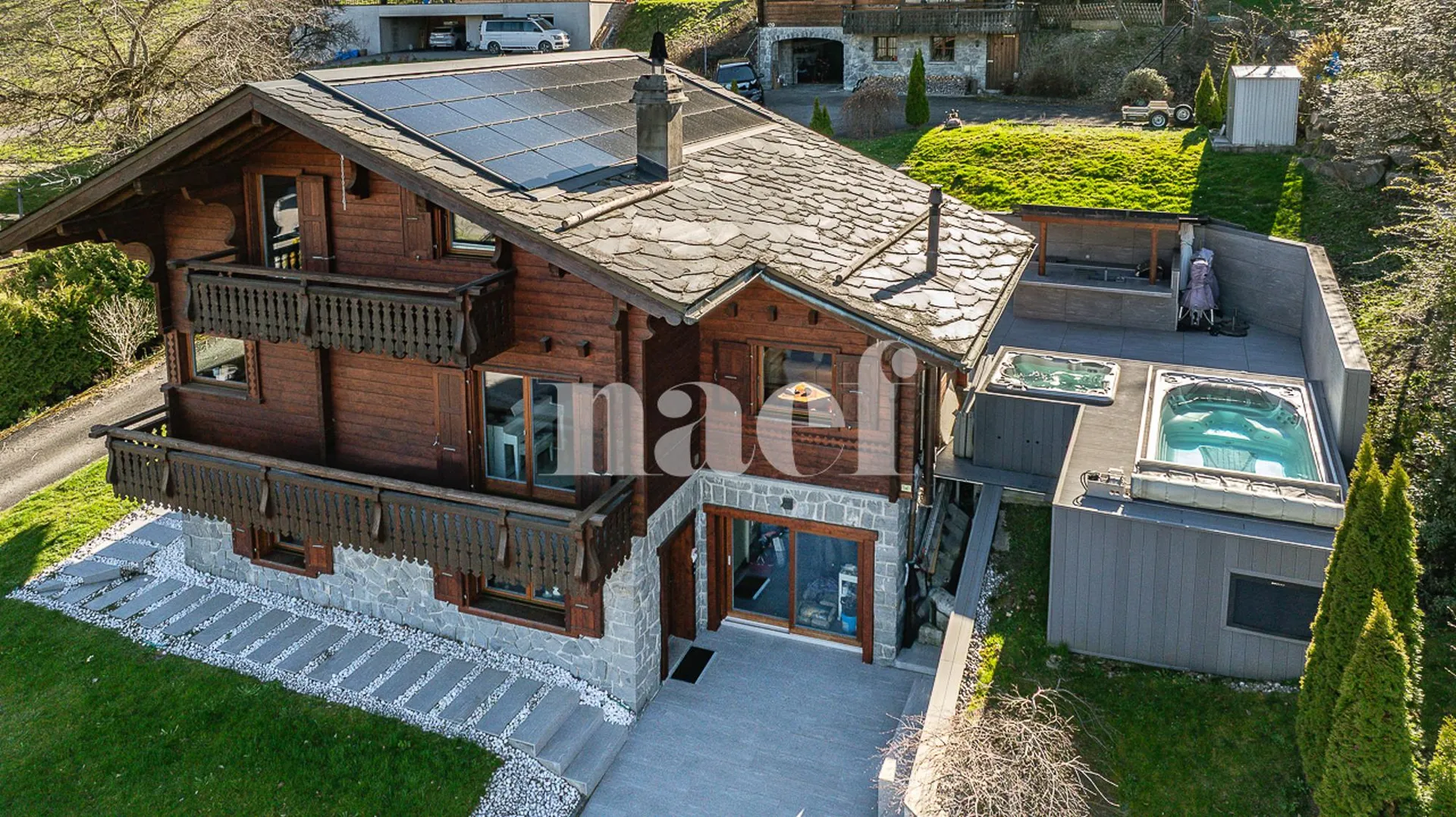 Magnifique chalet rénové avec jacuzzi et piscine à contre-courant à vendre à Choëx