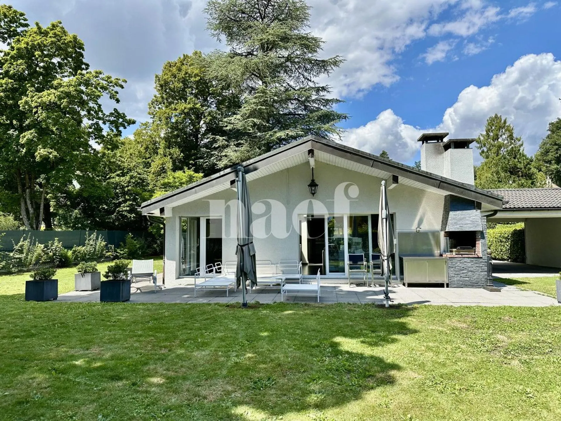Villa de plein pied - A deux pas du lac avec accès, pour les résidants du chemin, à une plage privée