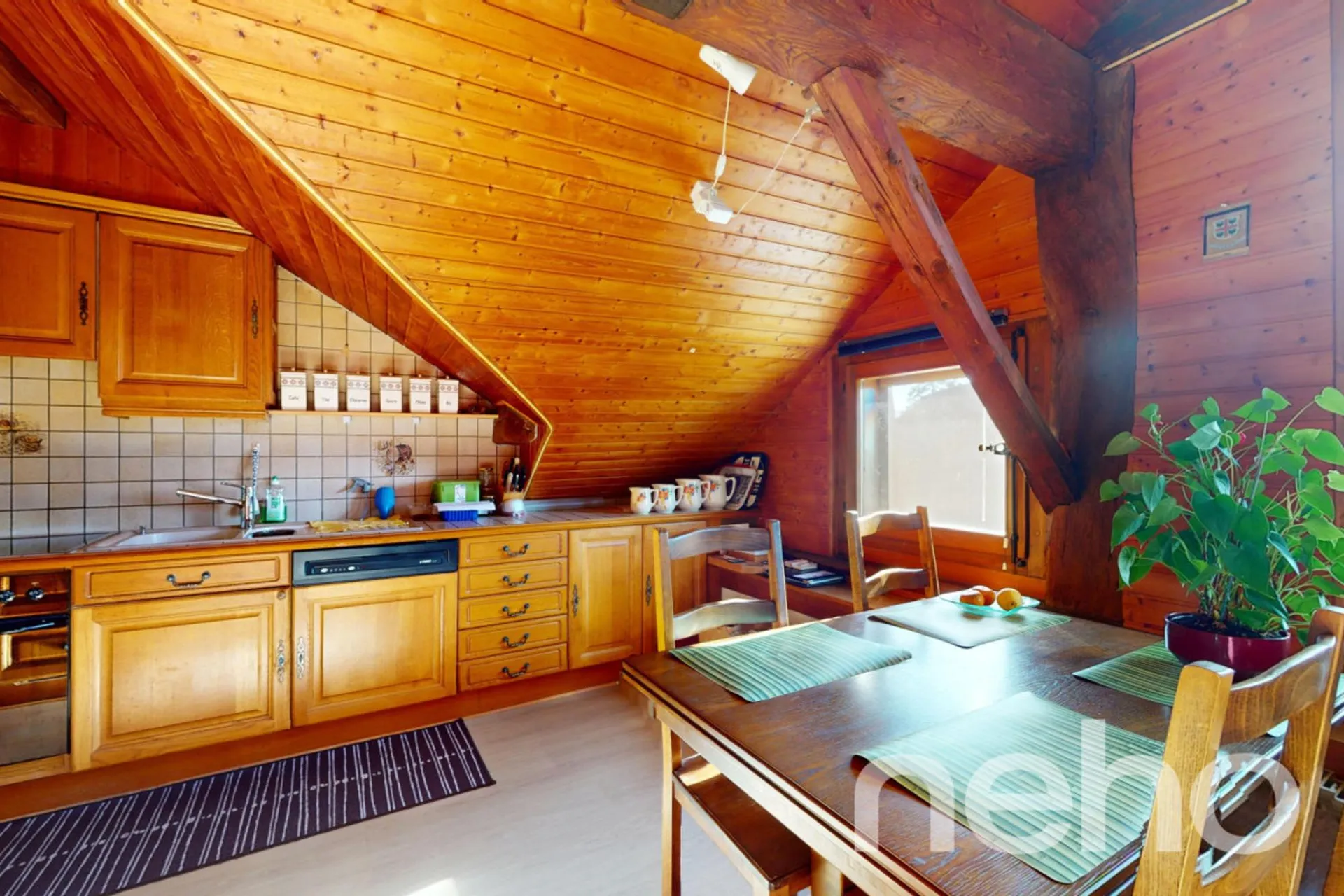 Appartement + bureau indépendant à Ursins !