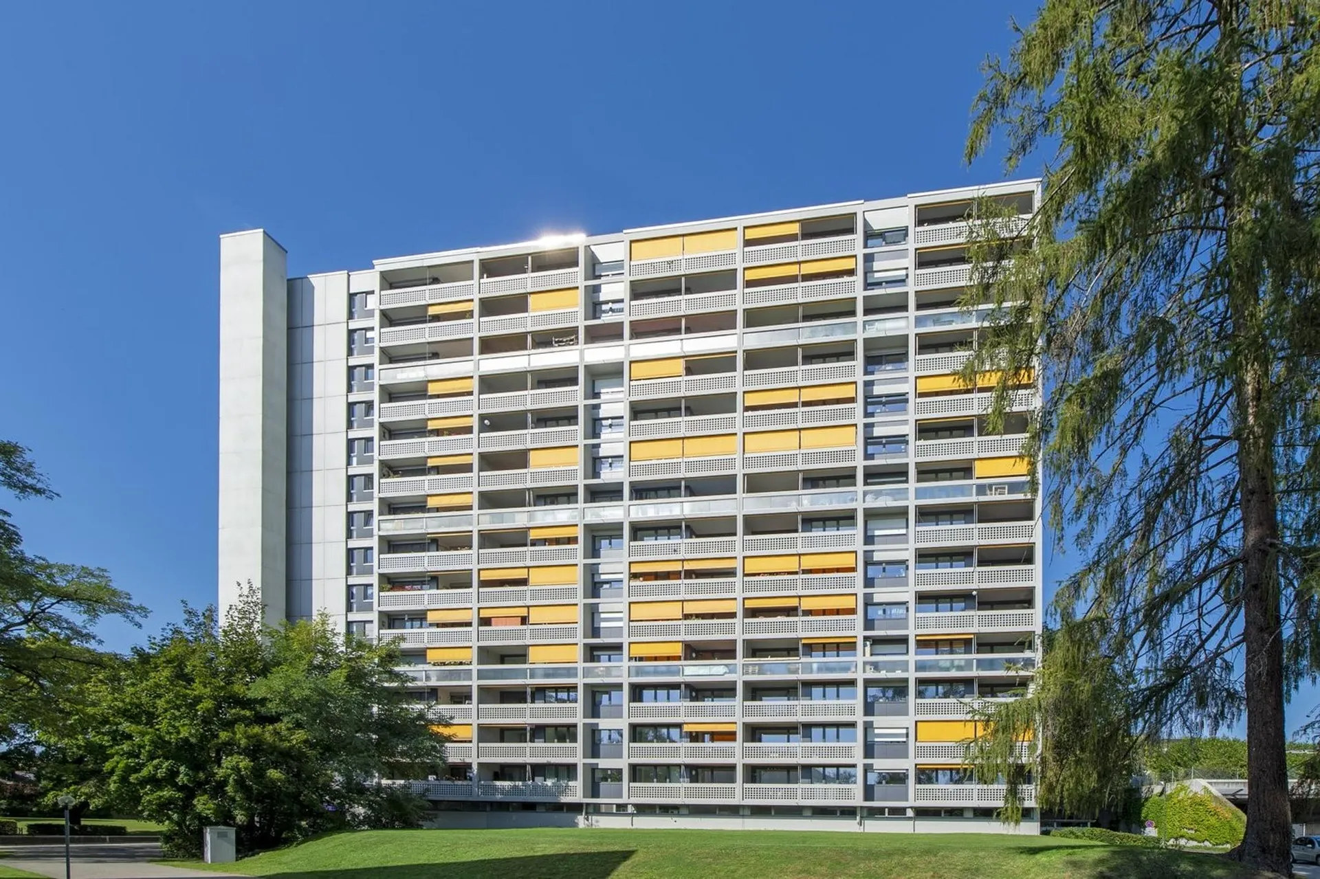 Moderne 2.5 ZW à 67m² im 14. OG mit Aussicht & Lift