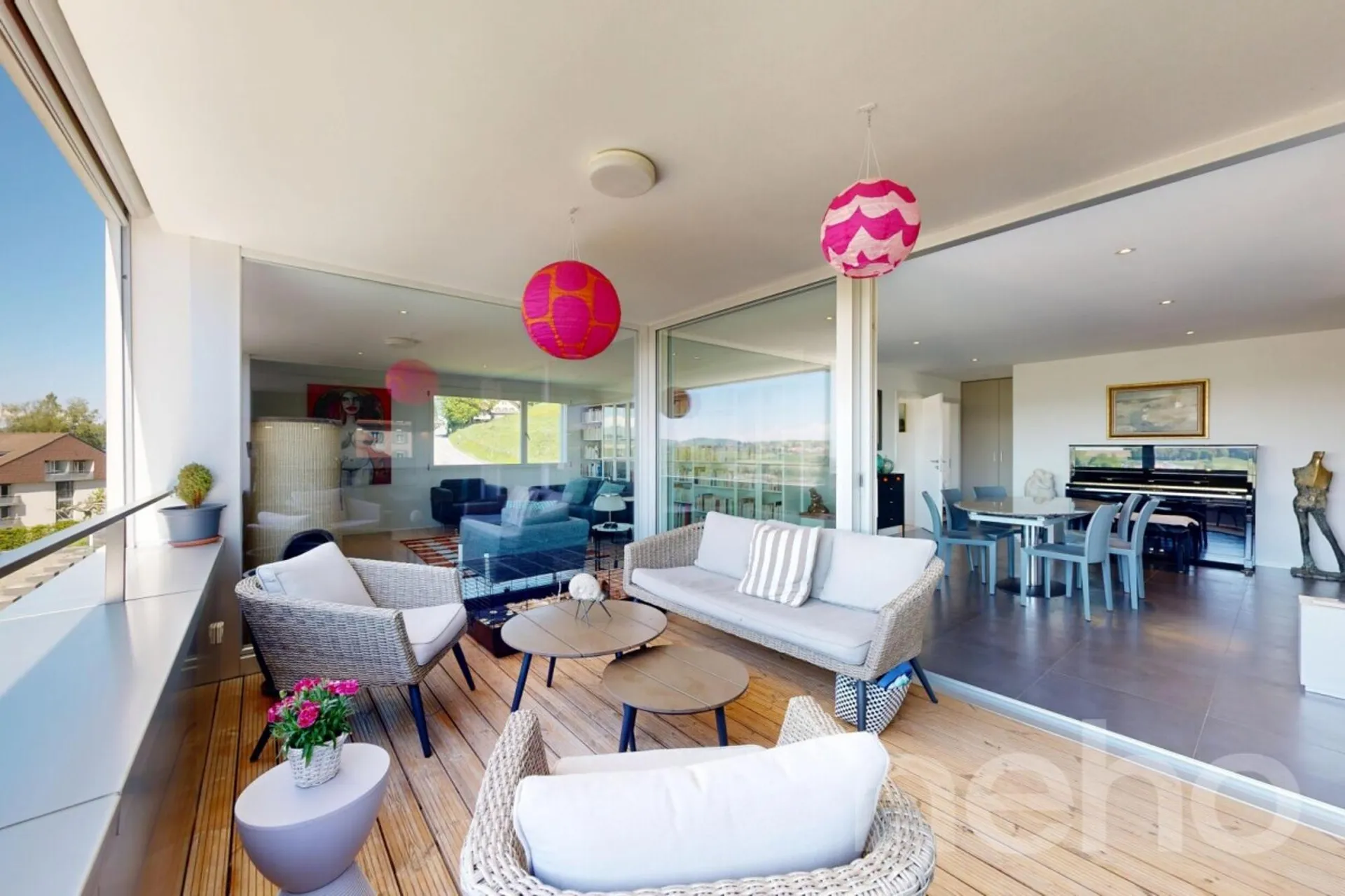 Duplex en attique lumineux avec vue dégagée à deux pas de la gare