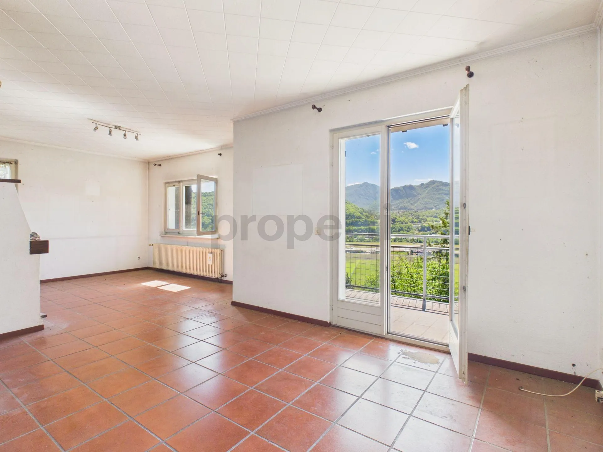 Elegante villa 4 locali con balcone ristrutturata, Agno