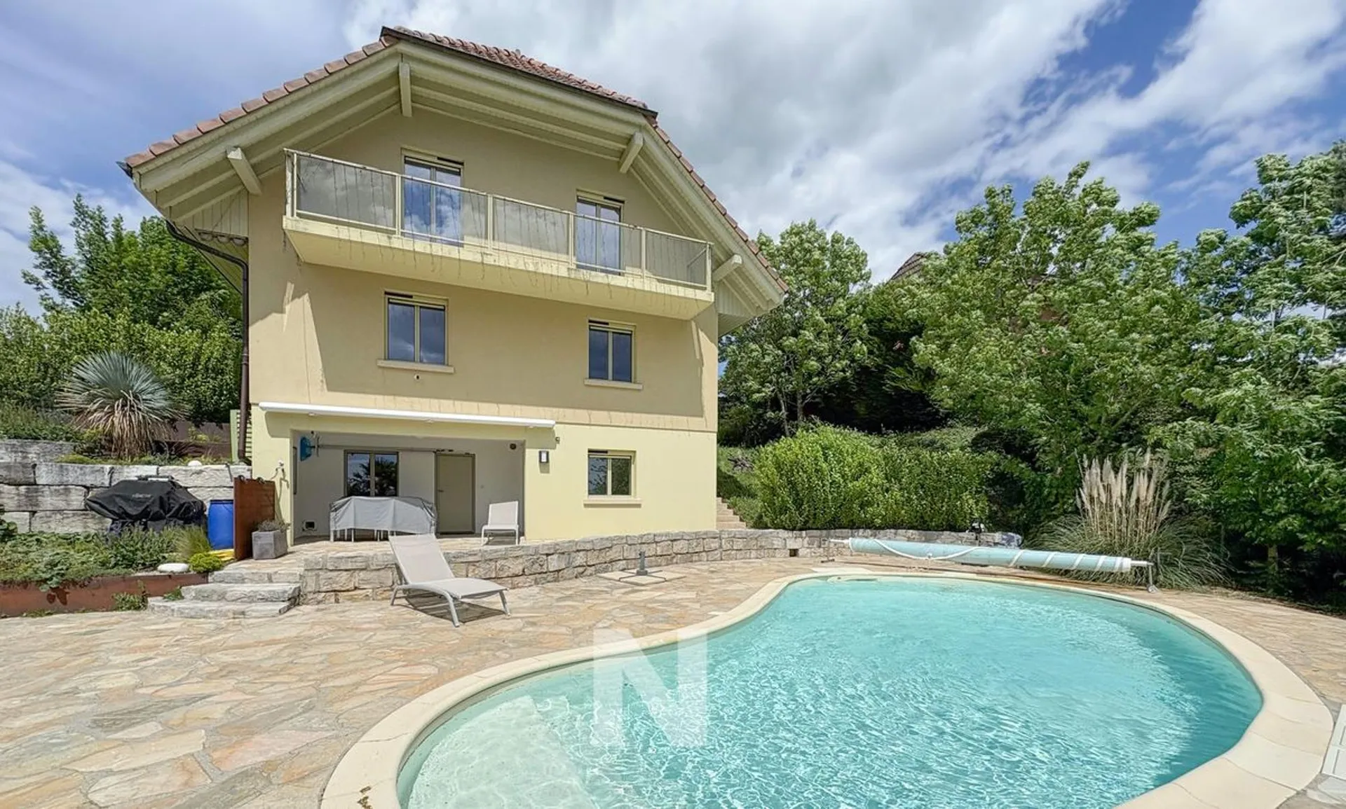 Maison individuelle de 6,5 pièces, d'environ 170m2 avec piscine
