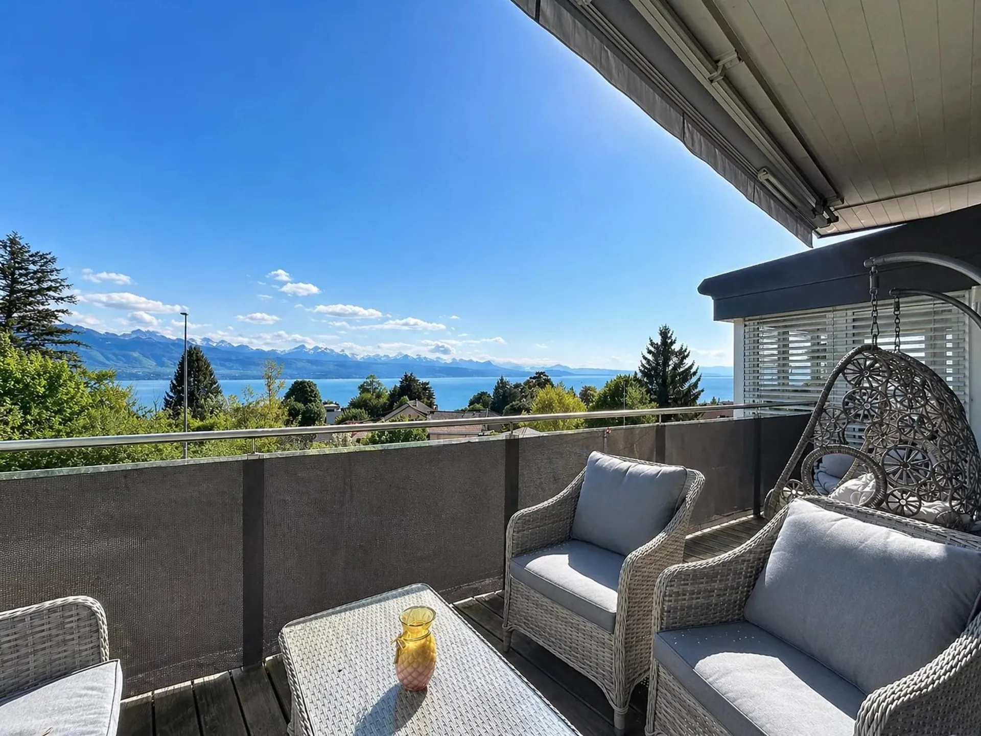 Appartement en attique de 4.5 pièces avec vue sur lac à Lutry
