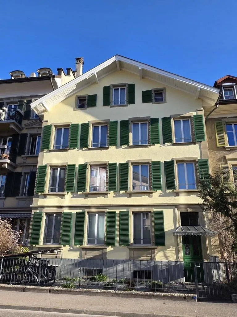 Zentrale & gemütliche 2.5-Zimmerdachwohnung mit Balkon