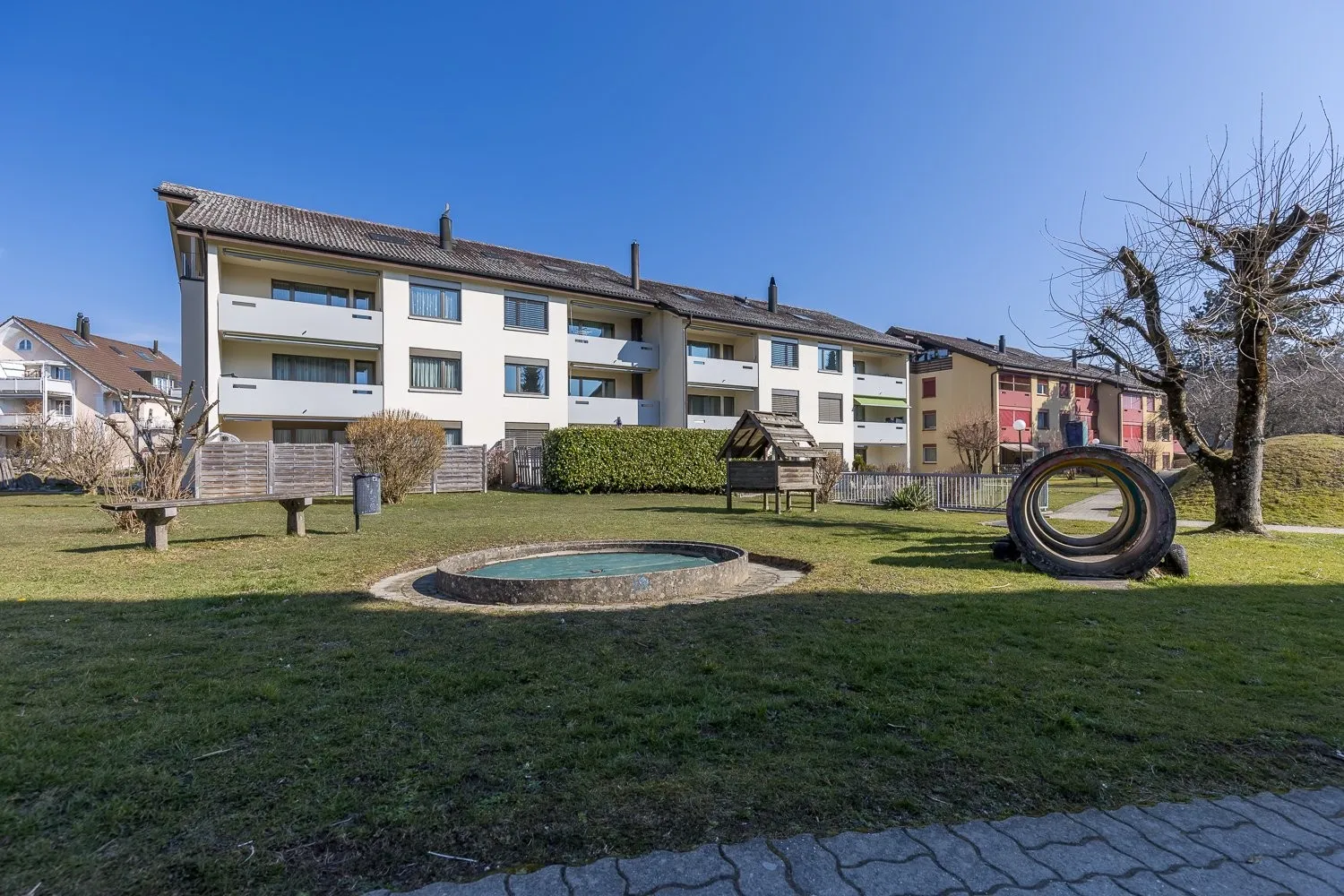 Frisch sanierte 3.5-Zimmer-Wohnung mit Balkon und Cheminée