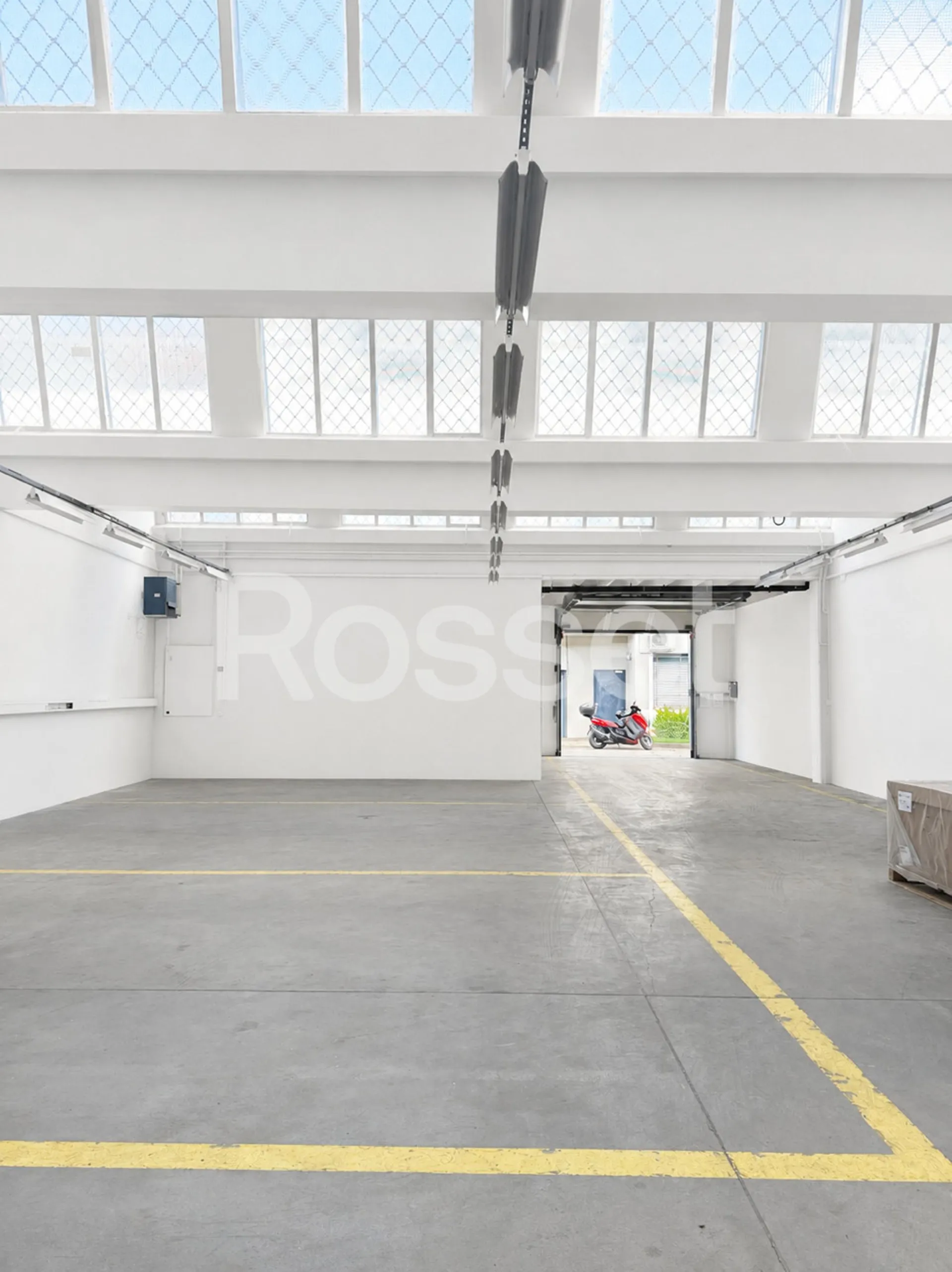 Bureaux d'env. 273 m² au rez-de-chaussée