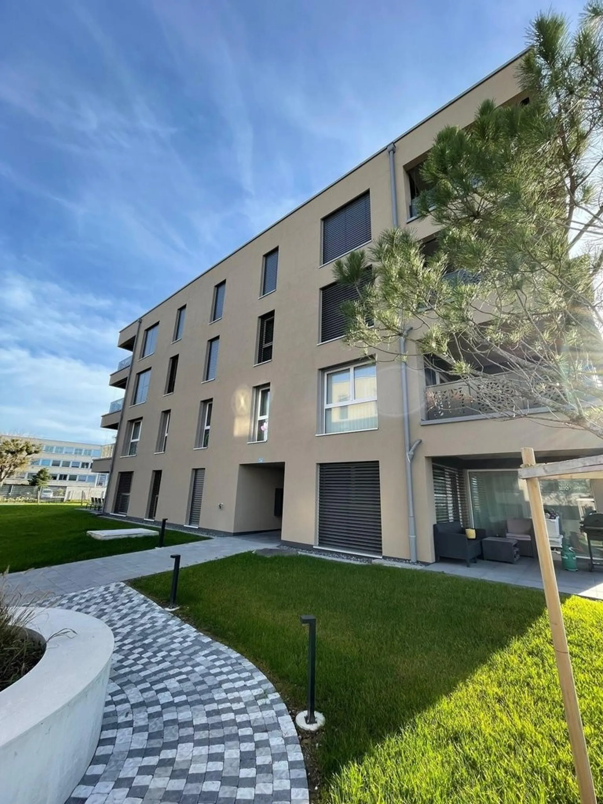 Neue 3.5 Zimmerwohnung im Erdgeschoss in Kerzers