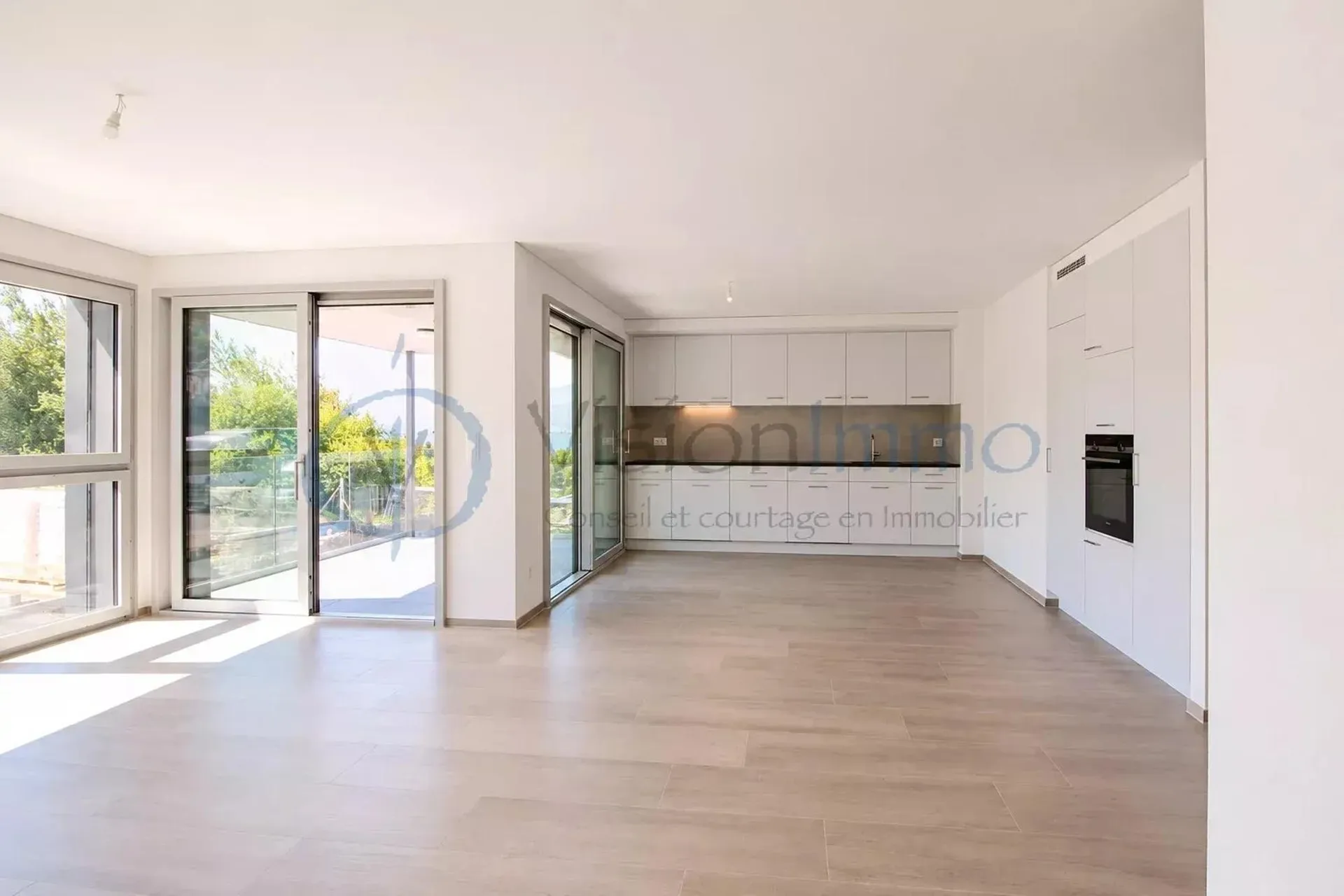 Appartement récent de 3,5 pièces avec terrasse et aperçu lac