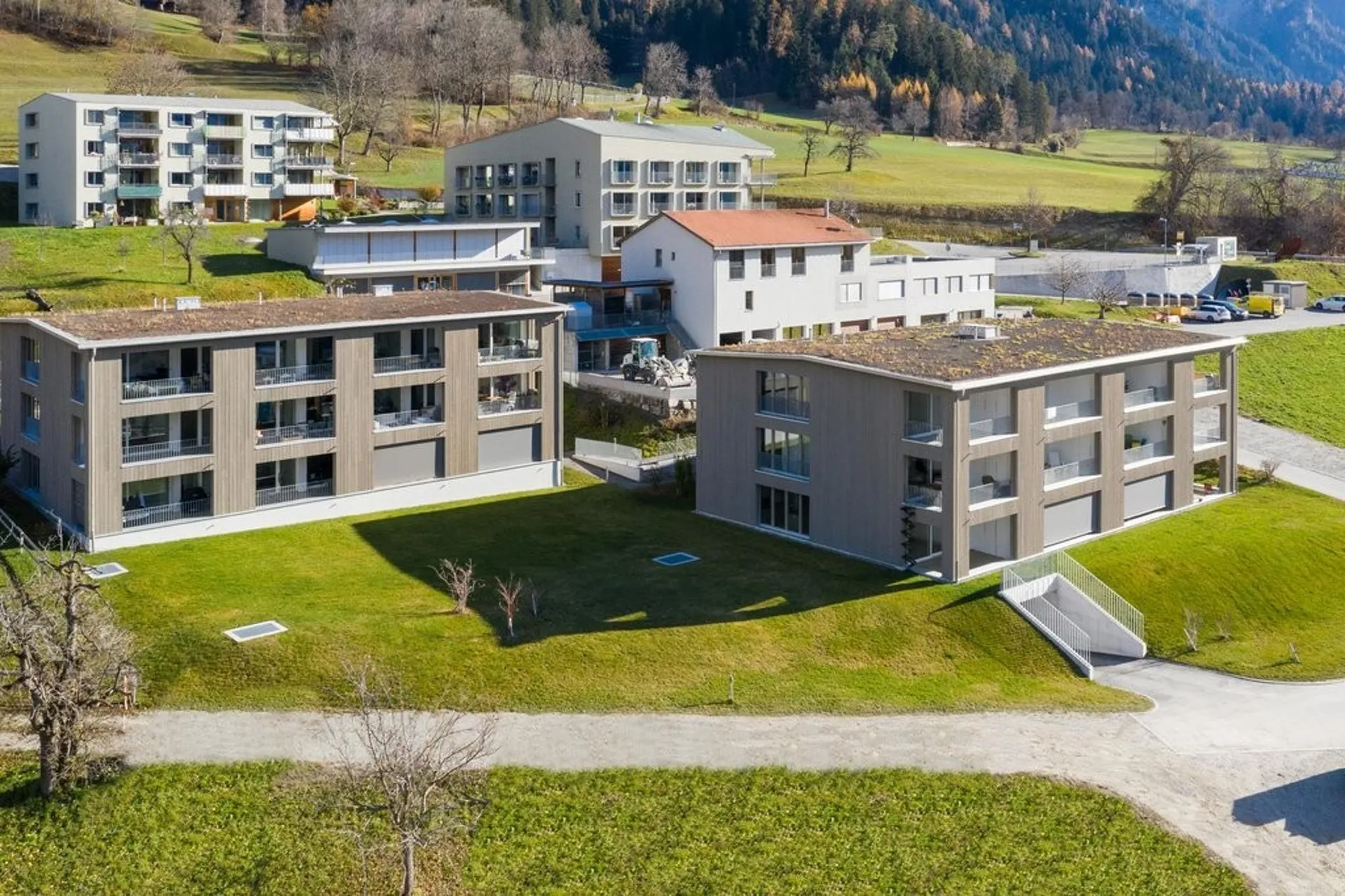 Moderne 3.5 Zimmer-Wohnung in Tomils zu vermieten!