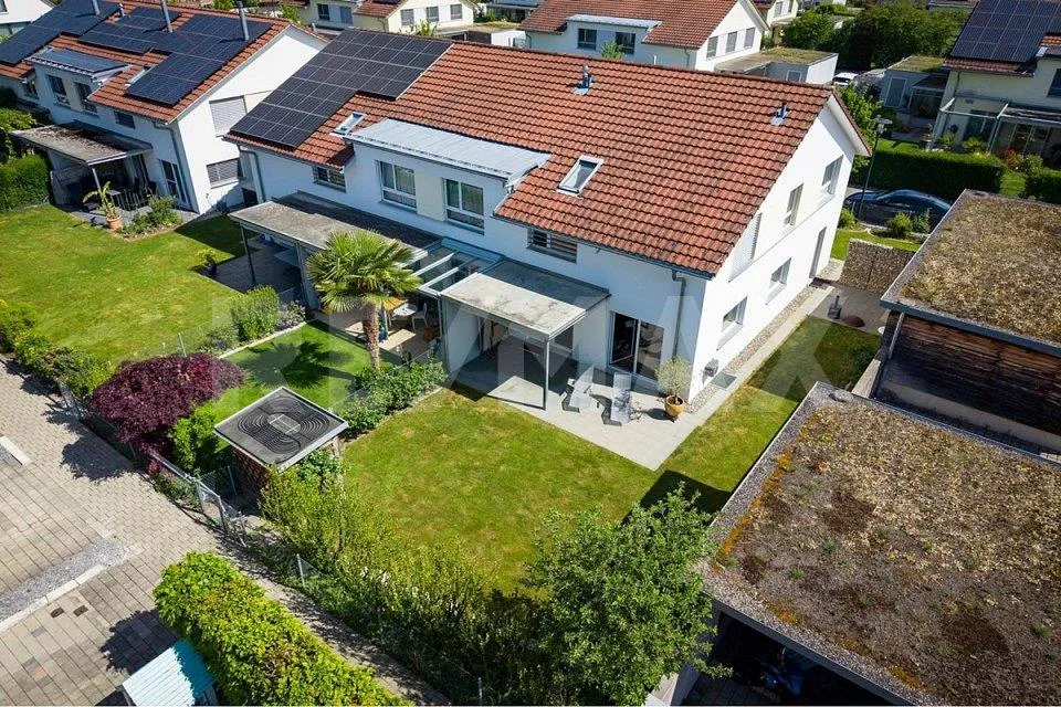 Schönes Haus in der Nähe des Sees