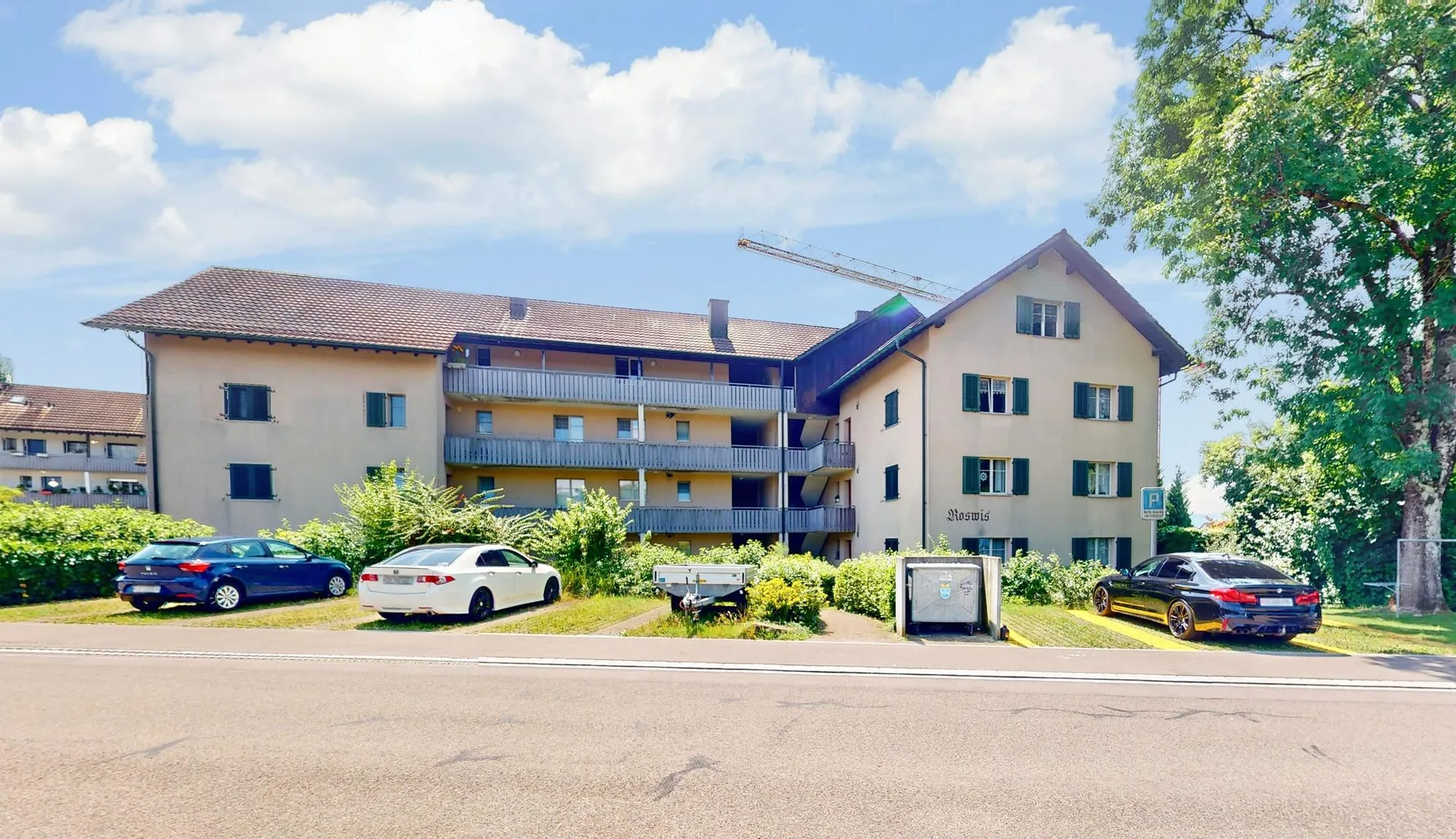 Dachwohnung mit geräumigen Grundriss!