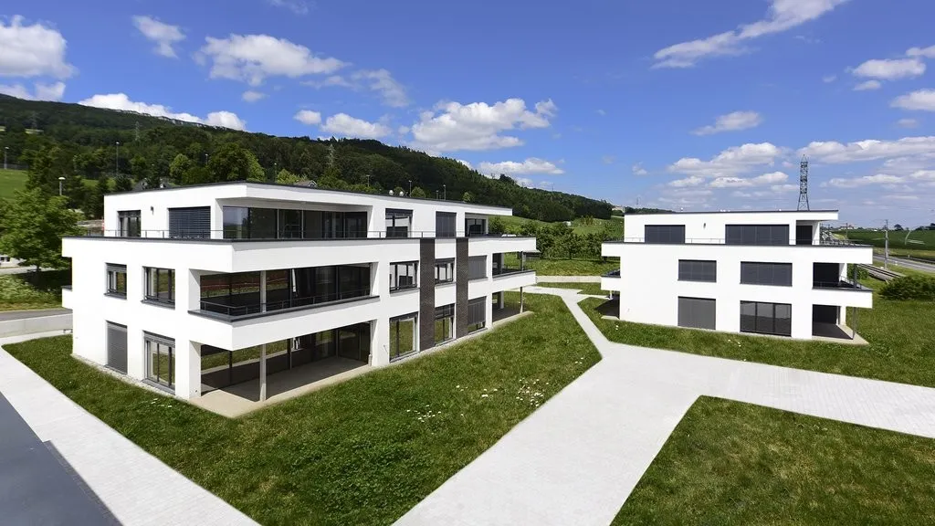 MODERNE ATTIKAWOHNUNG ZU VERMIETEN