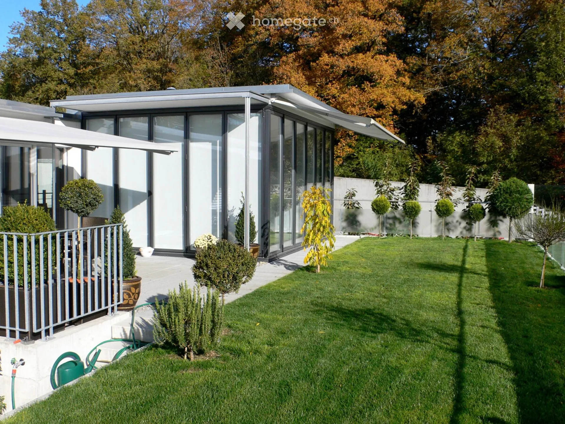 Grosszügiges Wohnen mit Garten und Wellnessbereich!