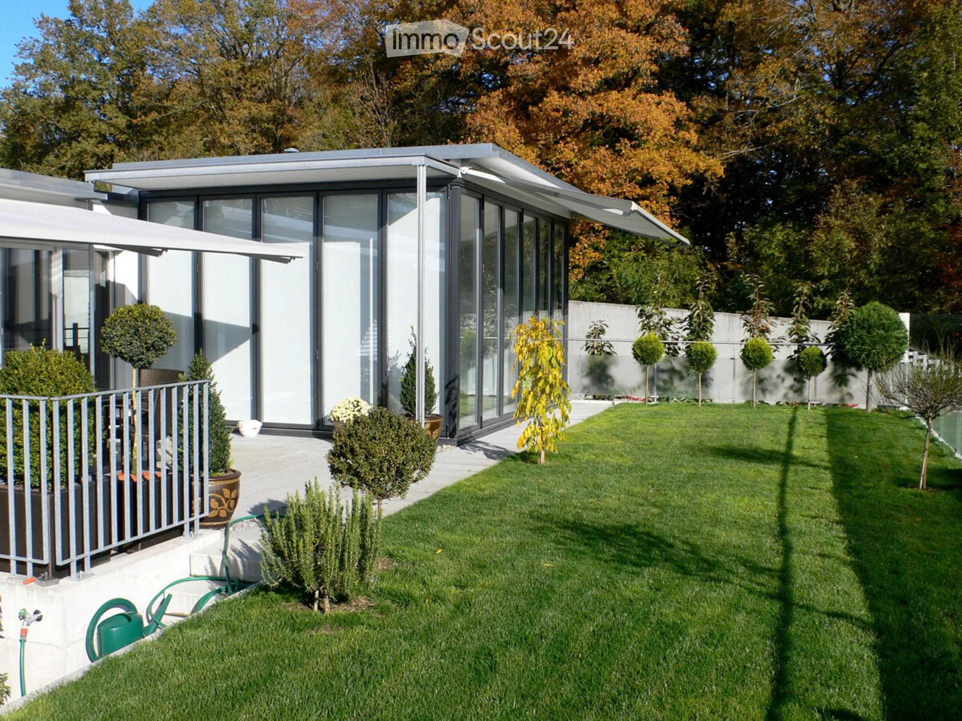 Grosszügiges Wohnen mit Garten und Wellnessbereich!