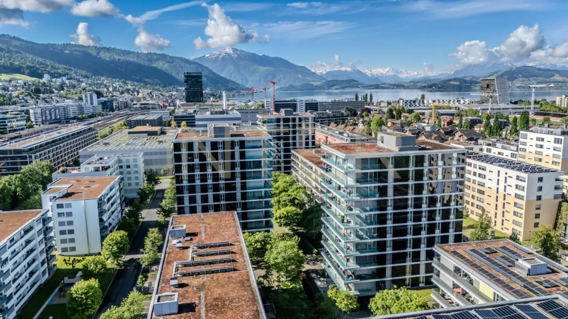 Grosszügige 5.5-Zimmerwohnung mit grossem Balkon im Feldpark Zug