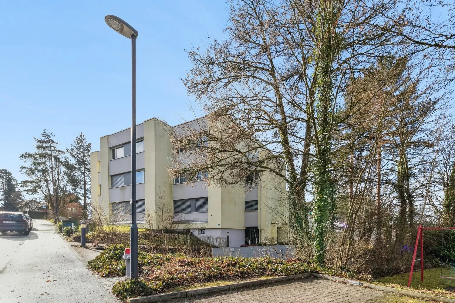 E-Ladestation-Parkplatz in Einstellhalle zu vermieten