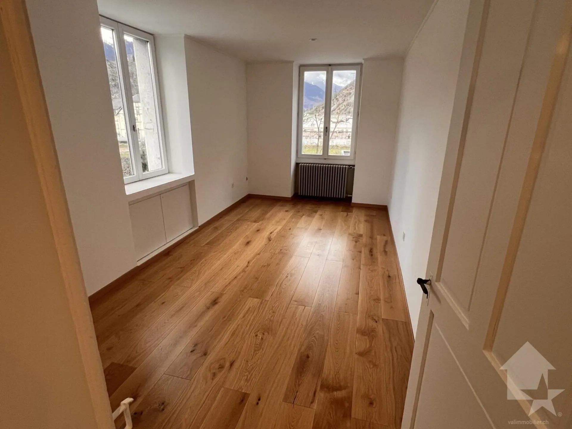 Joli 2.5 pièces, complètement rénové avec un garage box