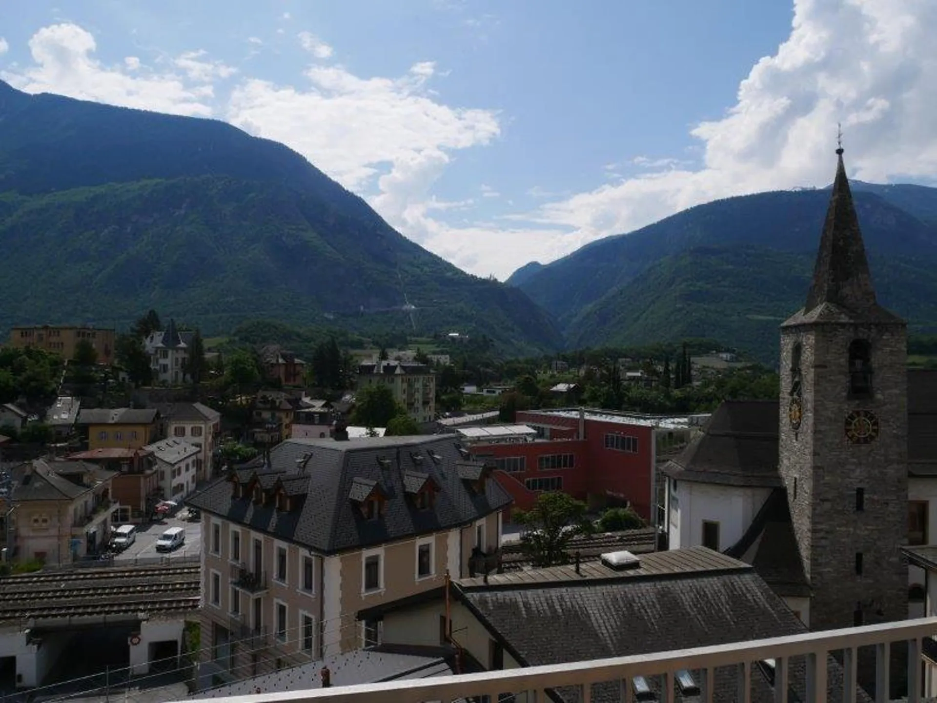 Appartement de 3.5 pièces avec balcon et belle vue à Sierre