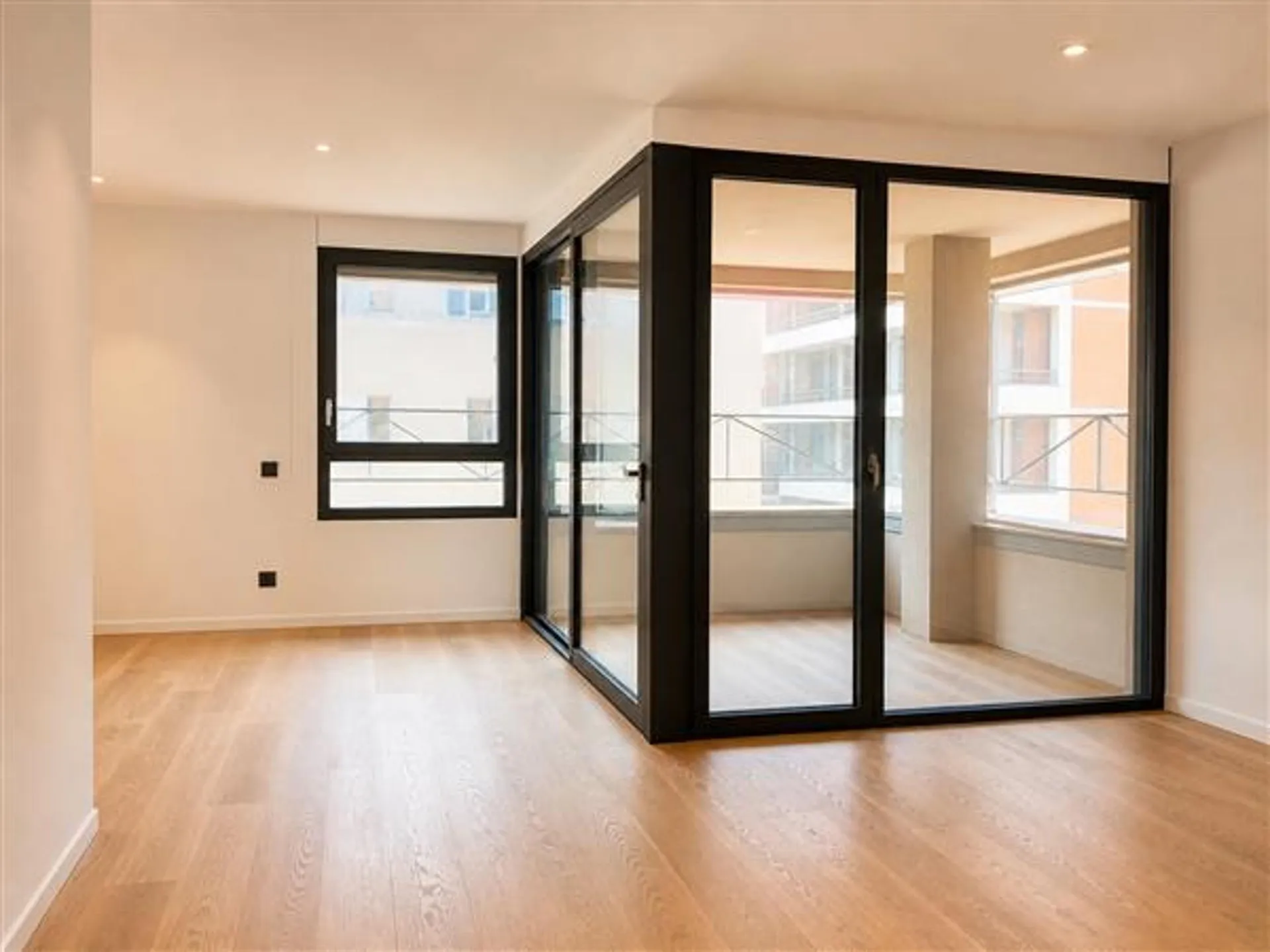 Paradiso, elegante attico con terrazzo di 50 m2 e spettacolare vista l
