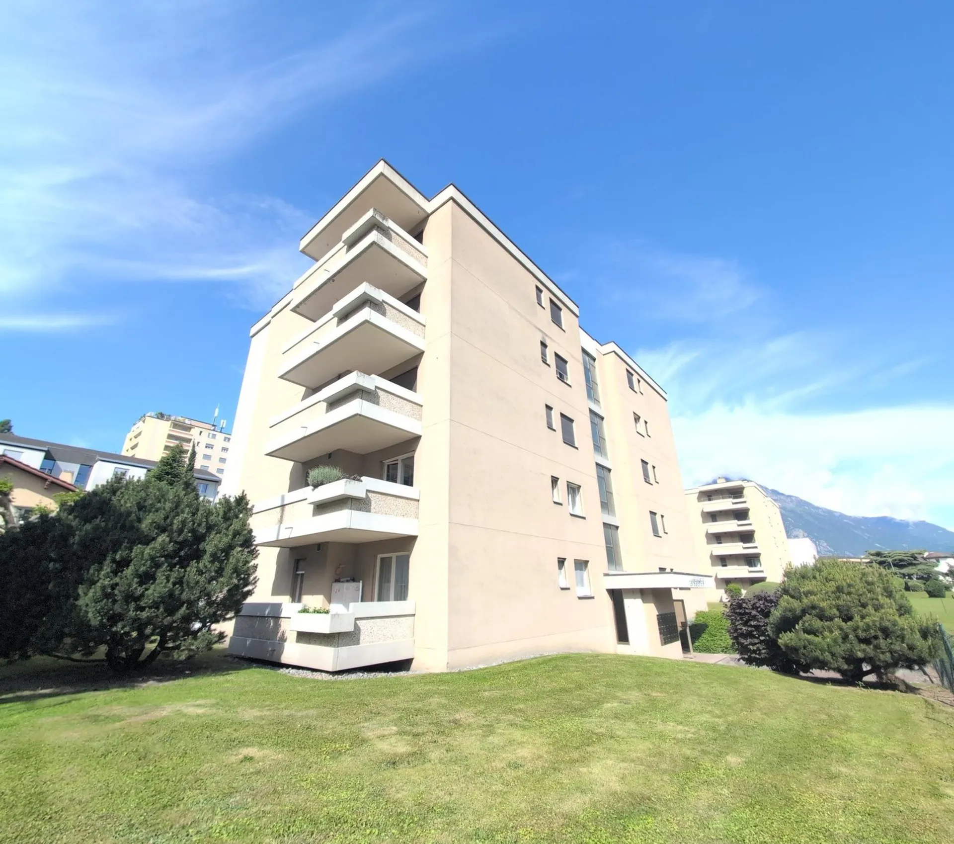 À louer, un joli appartement de 2 pièces 1/2, avec un beau balcon, proche de la gare à Martigny !