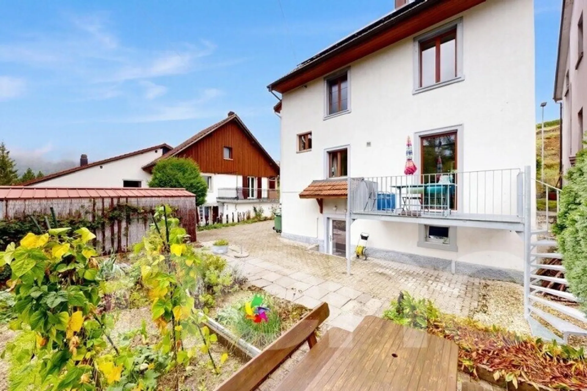 Maison familiale Atypique Rénovée avec jardin et garage indépendant