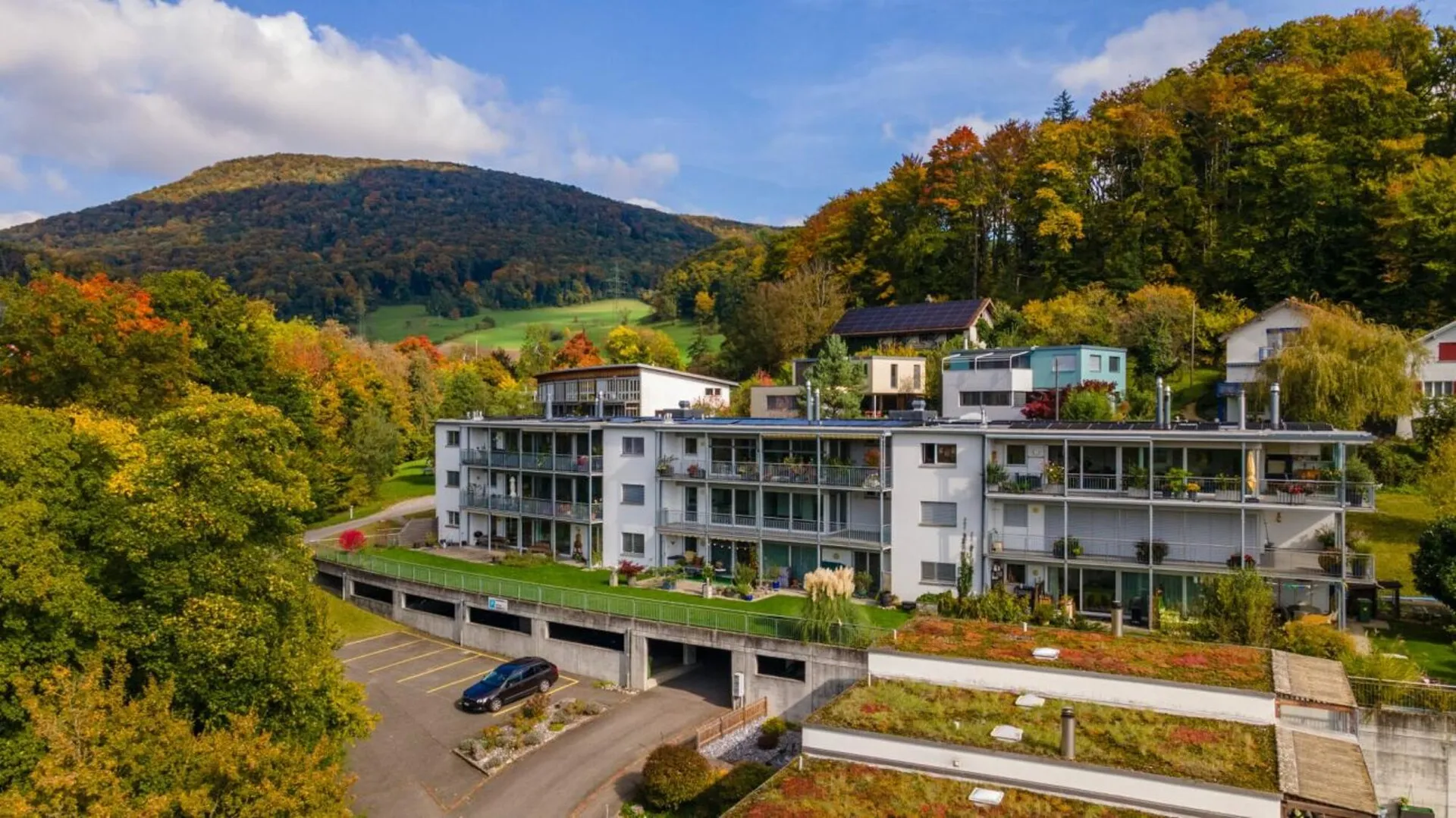 Sonnige, grosse 4.5 Zimmer-Wohnung mit Weitblick und gedecktem Balkon