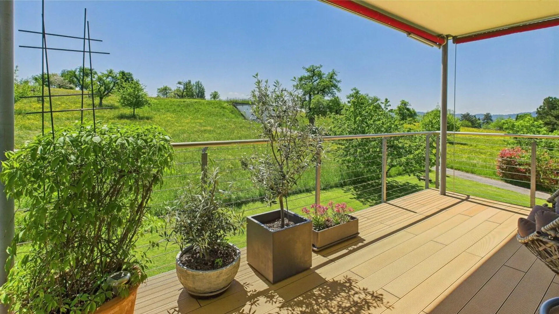 Einmalige 4.5-Zimmer-Mietwohnung mit unverbaubarer Aussicht in Zürich-Witikon