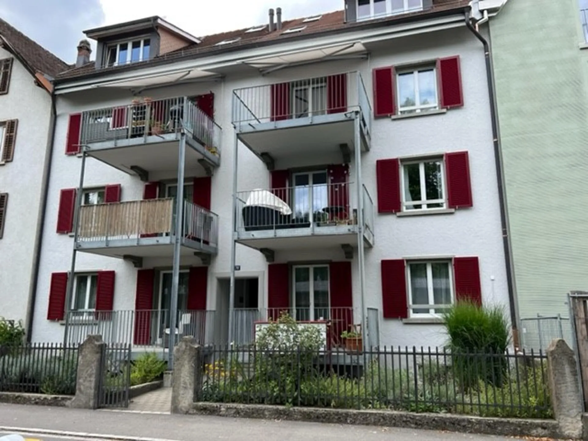 Charmante Dachwohnung auf 2 Etagen mit viel Holz