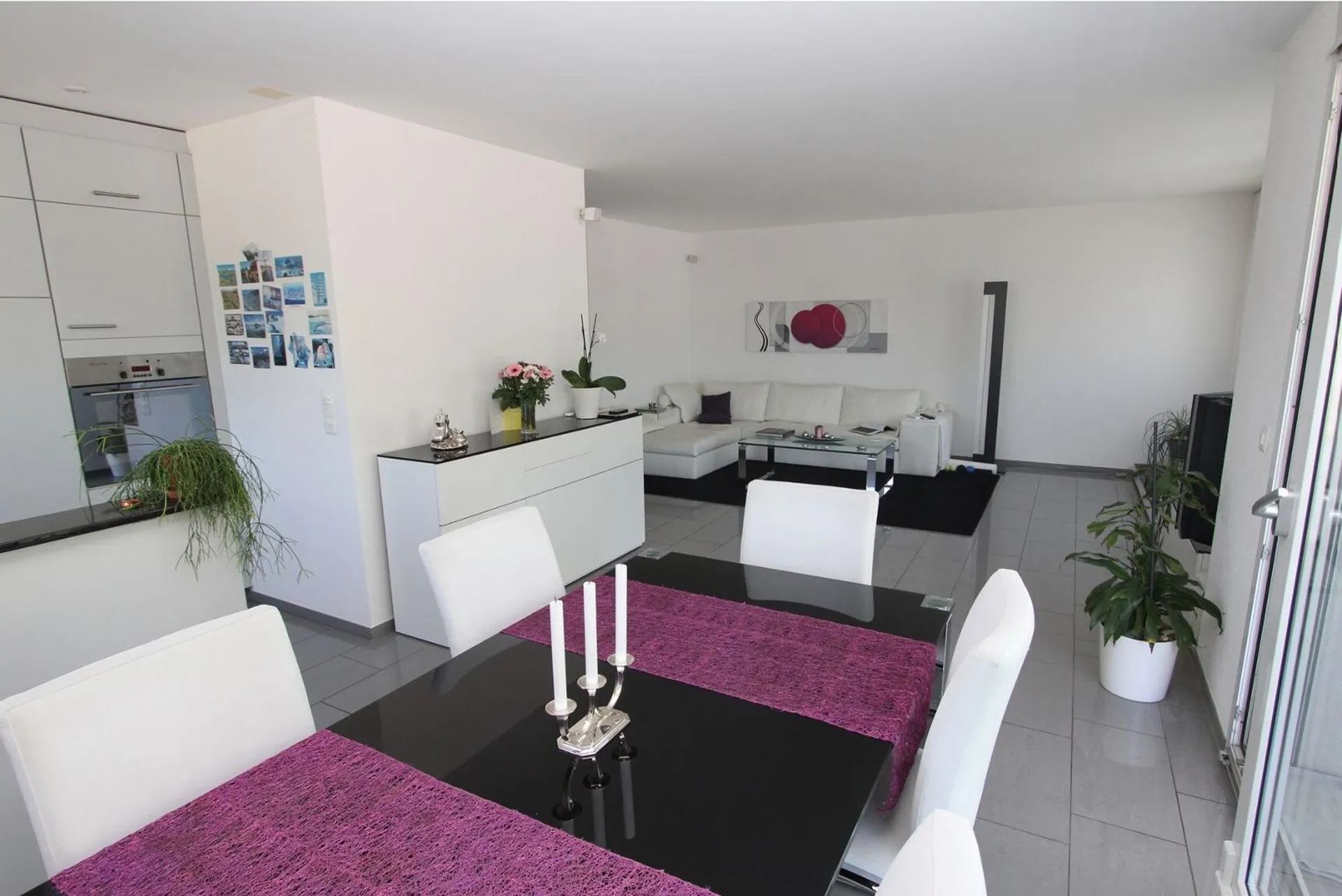 Grosszügige 4.5-Zimmerwohnung inkl. 2 Hobbyräumen (Nutzfläche Wohnung 155m2) und 2 mietbaren Tiefgaragenplätzen
