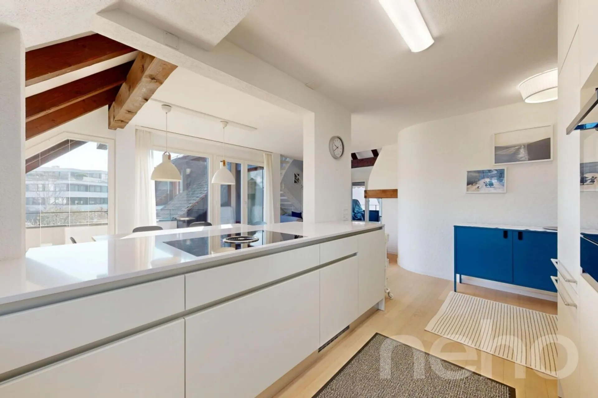 Lichtdurchflutete Dachmaisonette in ruhiger Lage von Zürich-Witikon