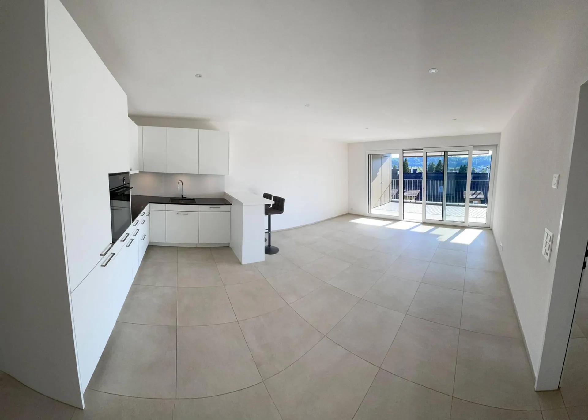 Modern 2.5-Room Apartment with Balcony & Mountain Views in Urdorf