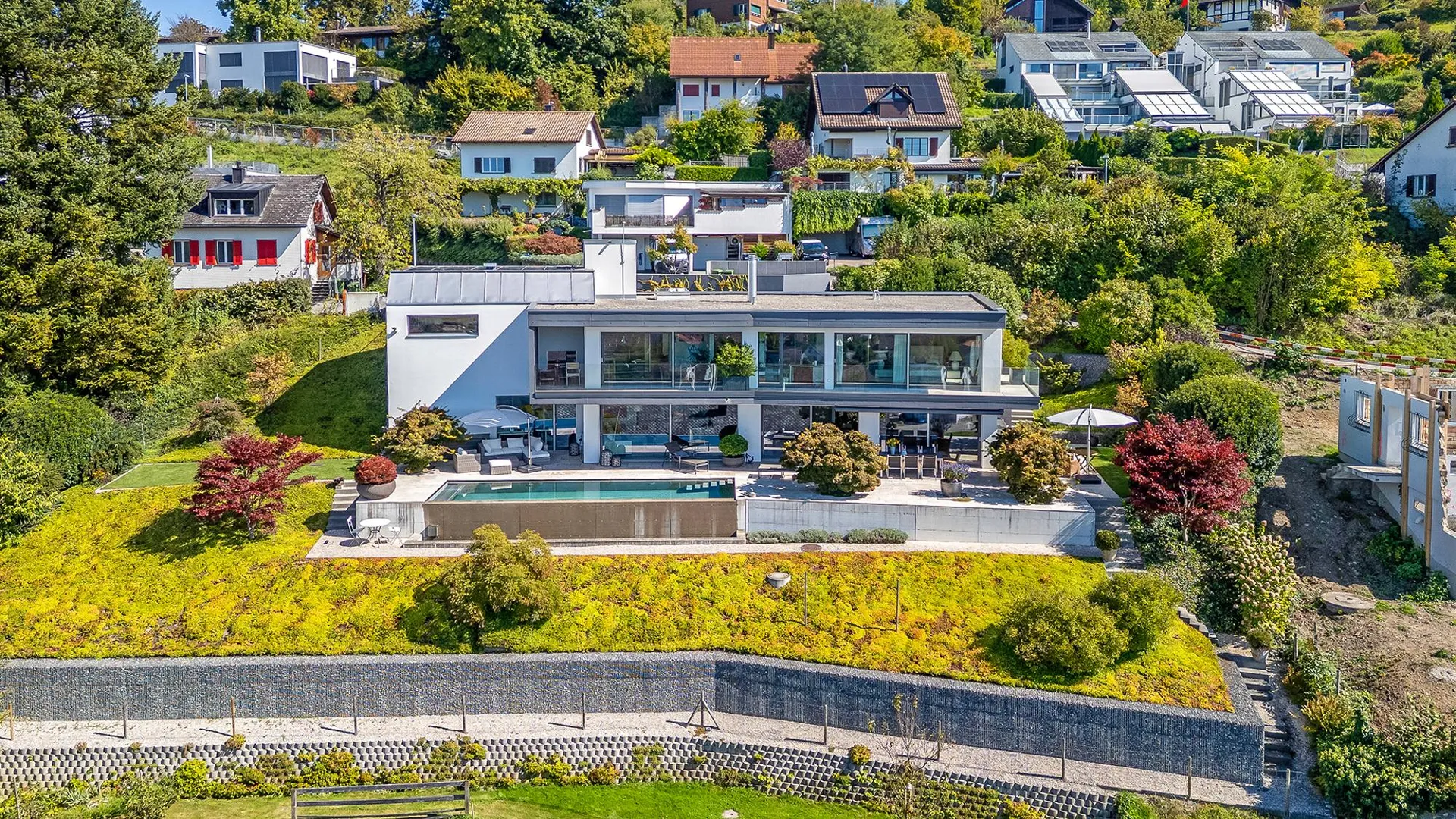 Stilvolles, modernes Zuhause mit Wellness, Lift und Pool
