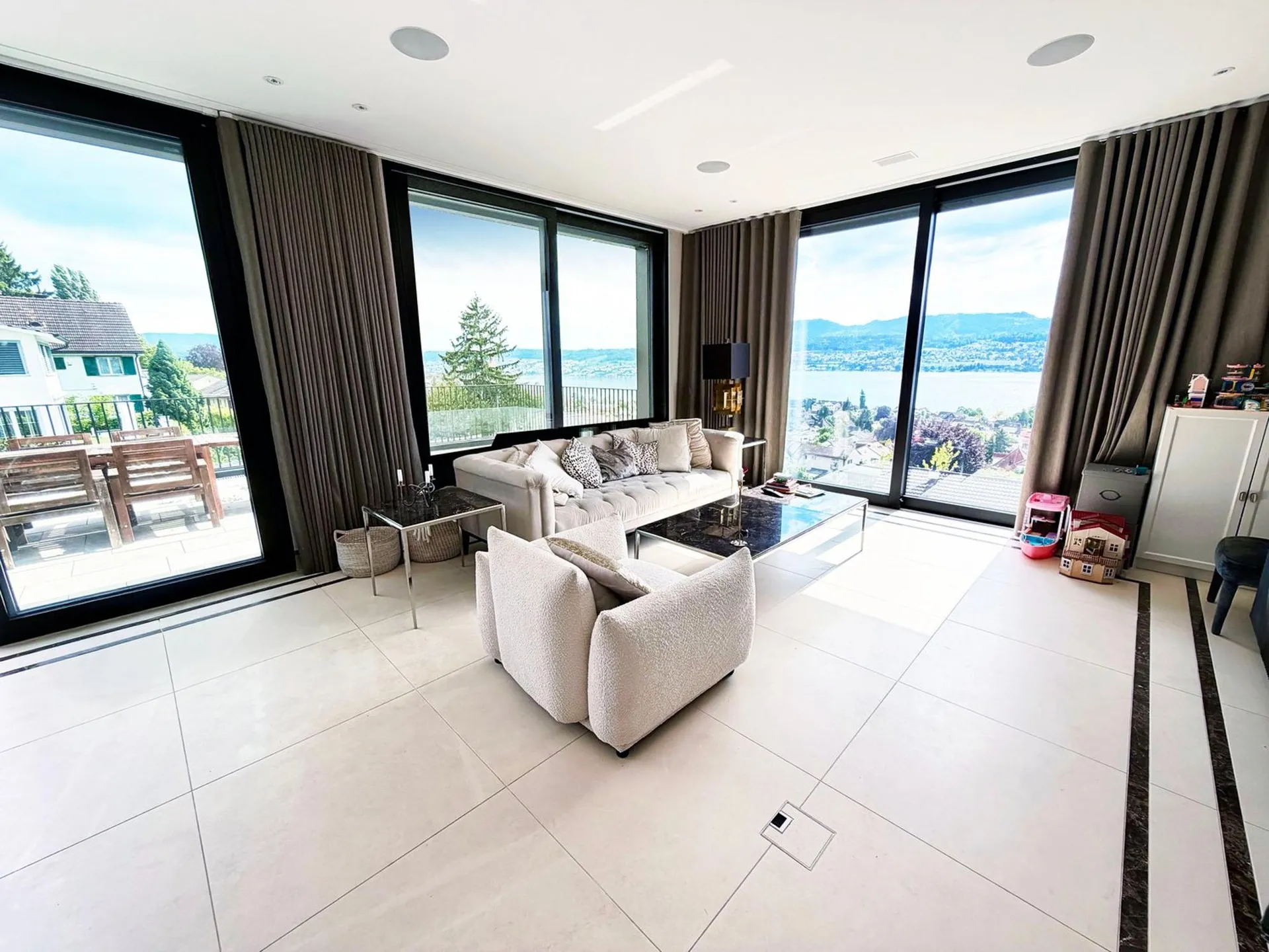 TOP PENTHOUSE • ERLENBACH