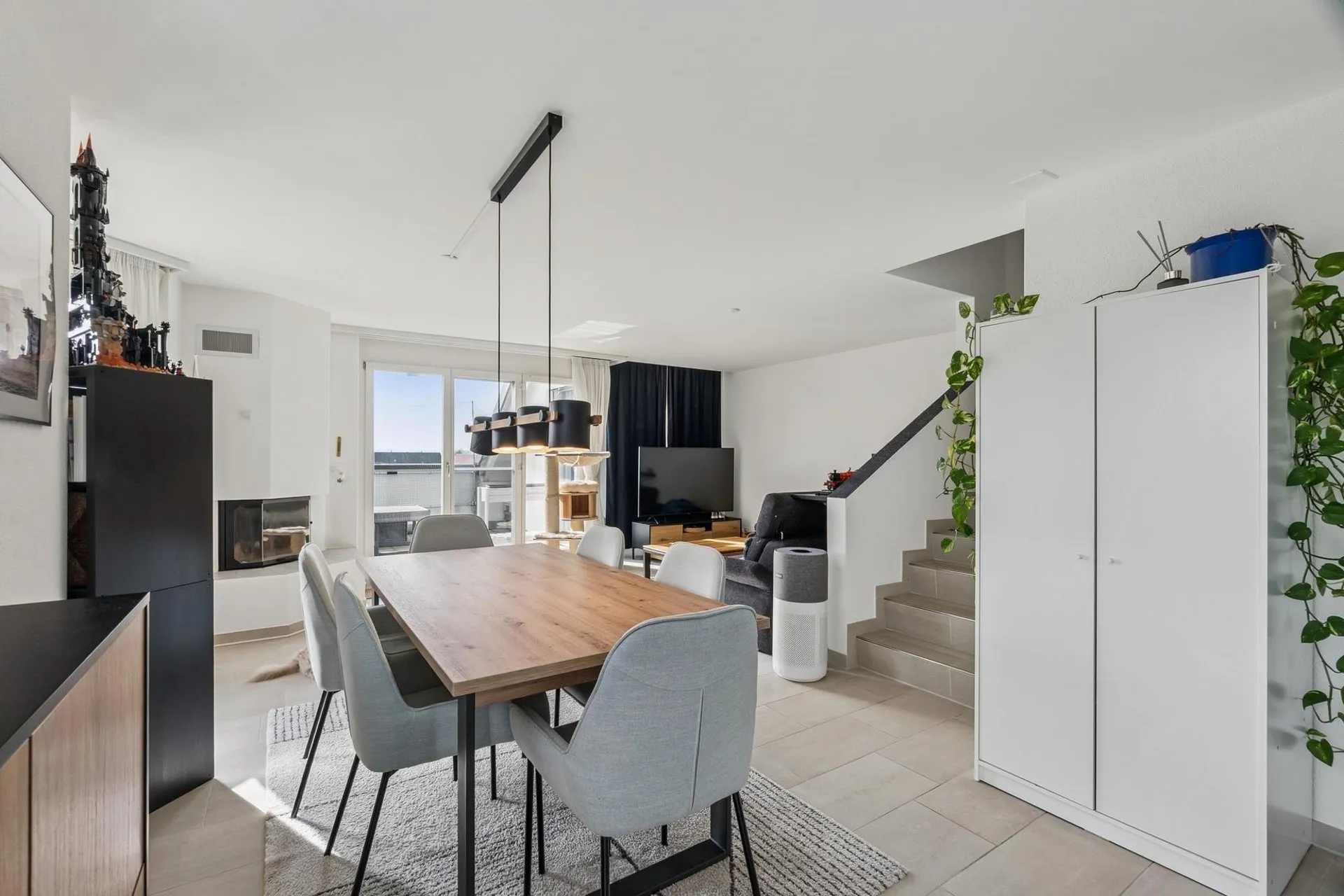 Stilvolle moderne Dachwohnung in Bassersdorf mit Abendsonne