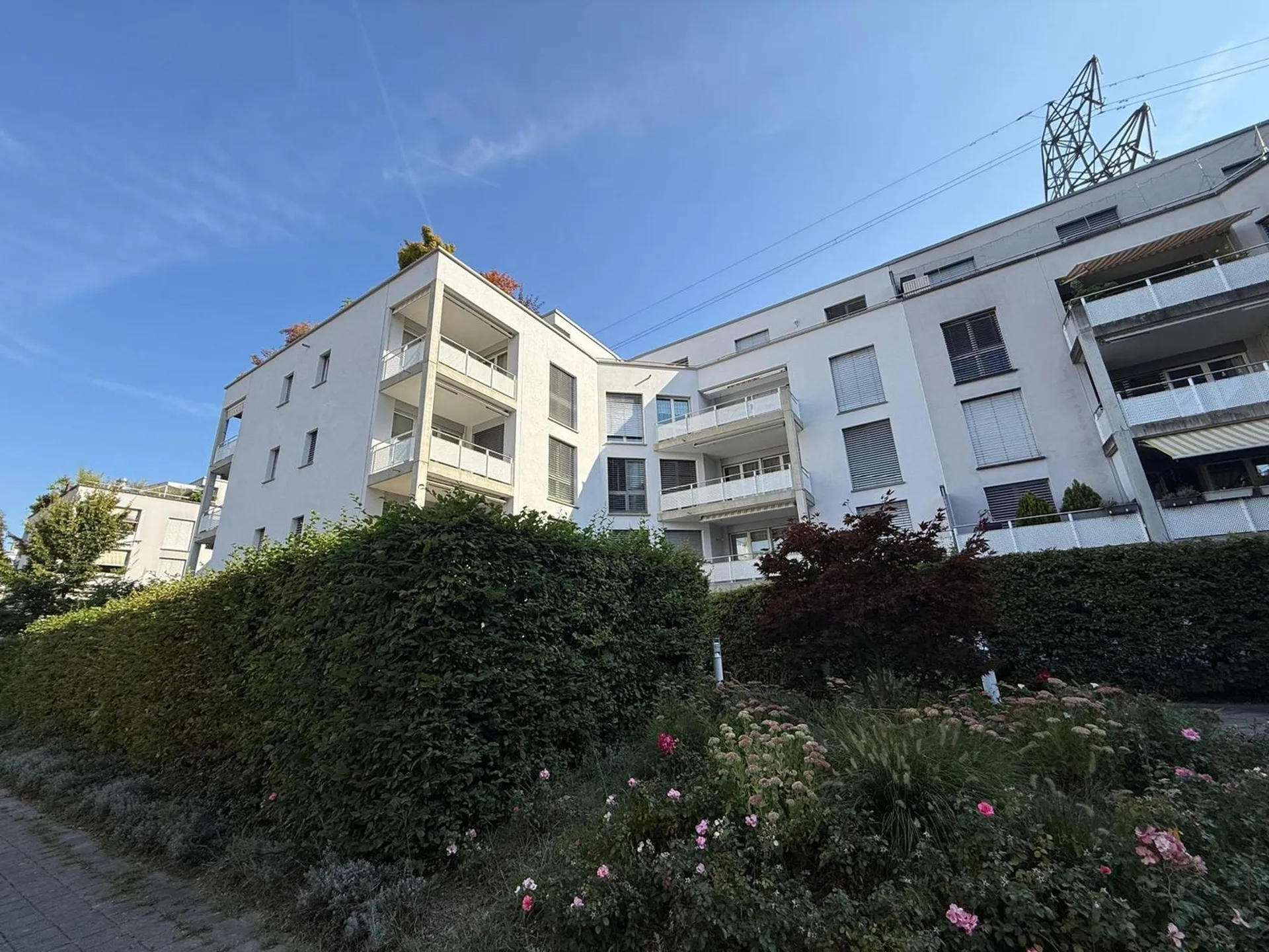 3.5-Zimmerwohnung mit 116 m², Balkon, 2 Garagenplätzen & Bastelraum  sofort bezugsbereit an attraktiver Lage in Zürich