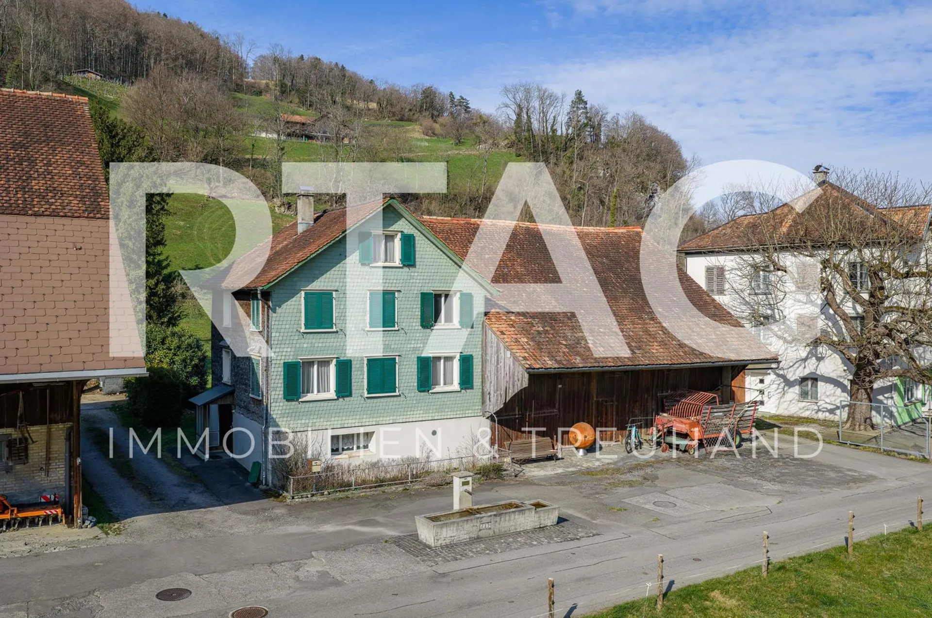 Einfamilienhaus mit Scheune