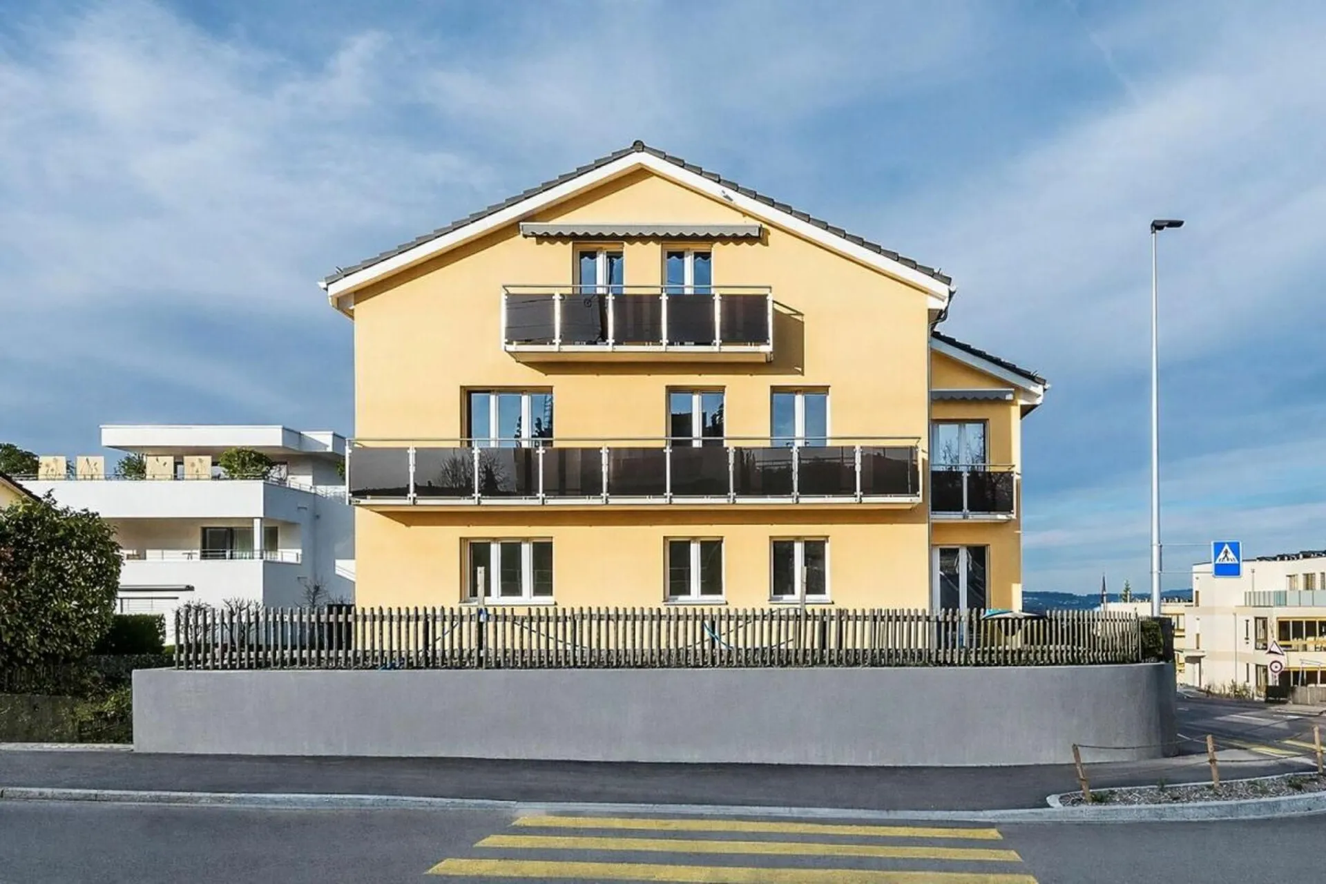 Eigentumsstandard: 4-Zimmerwohnung im Erstbezug mit Seesicht im 1. Obergeschoss