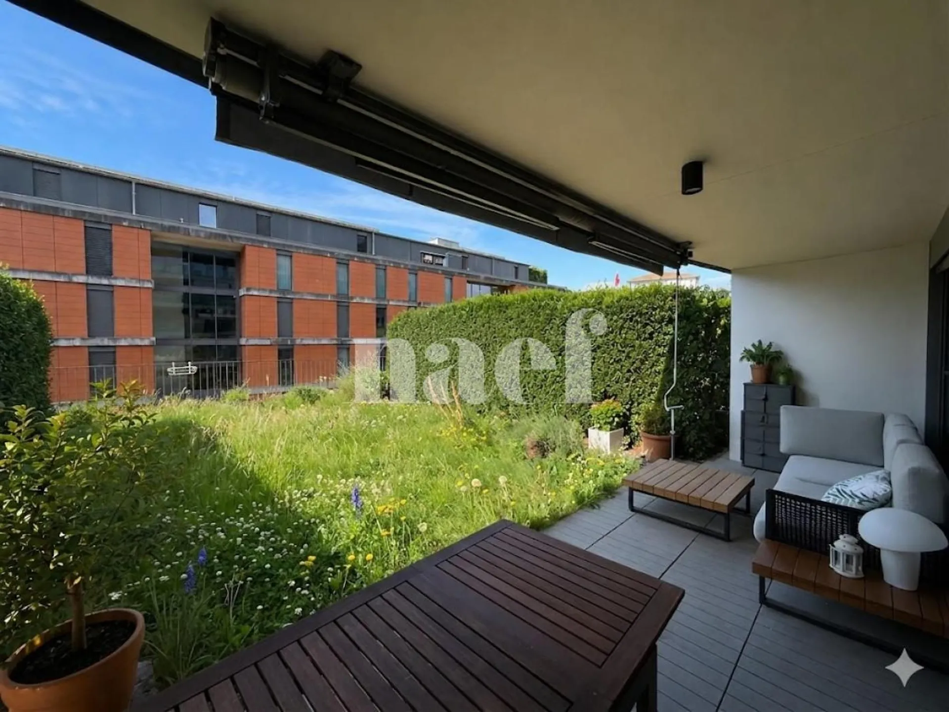 Bel appartement en duplex de 3.5 pièces au rez-de-chaussée avec terrasse et jardin