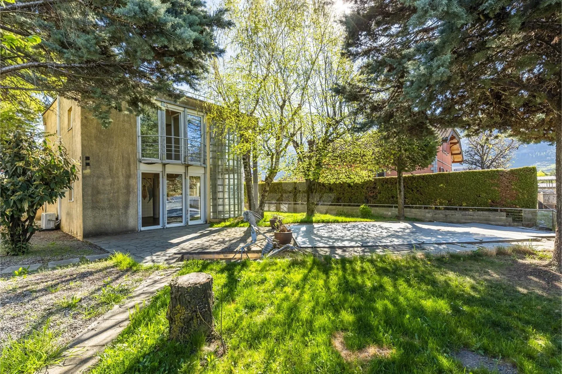 Charmante maison baignée de lumière avec jardin