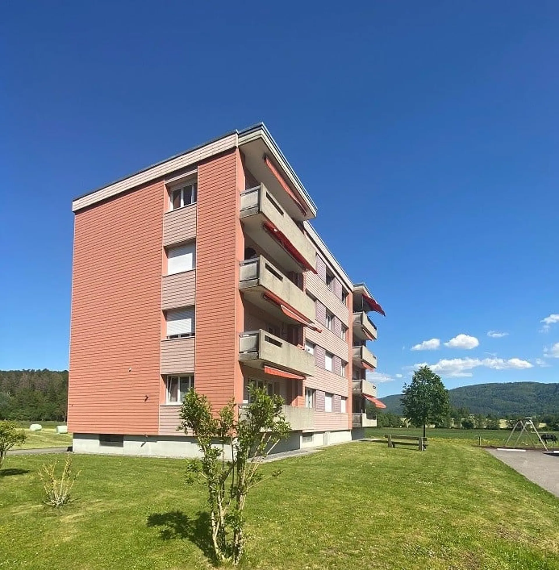 Bel appartement de 4 pièces au 2e étage