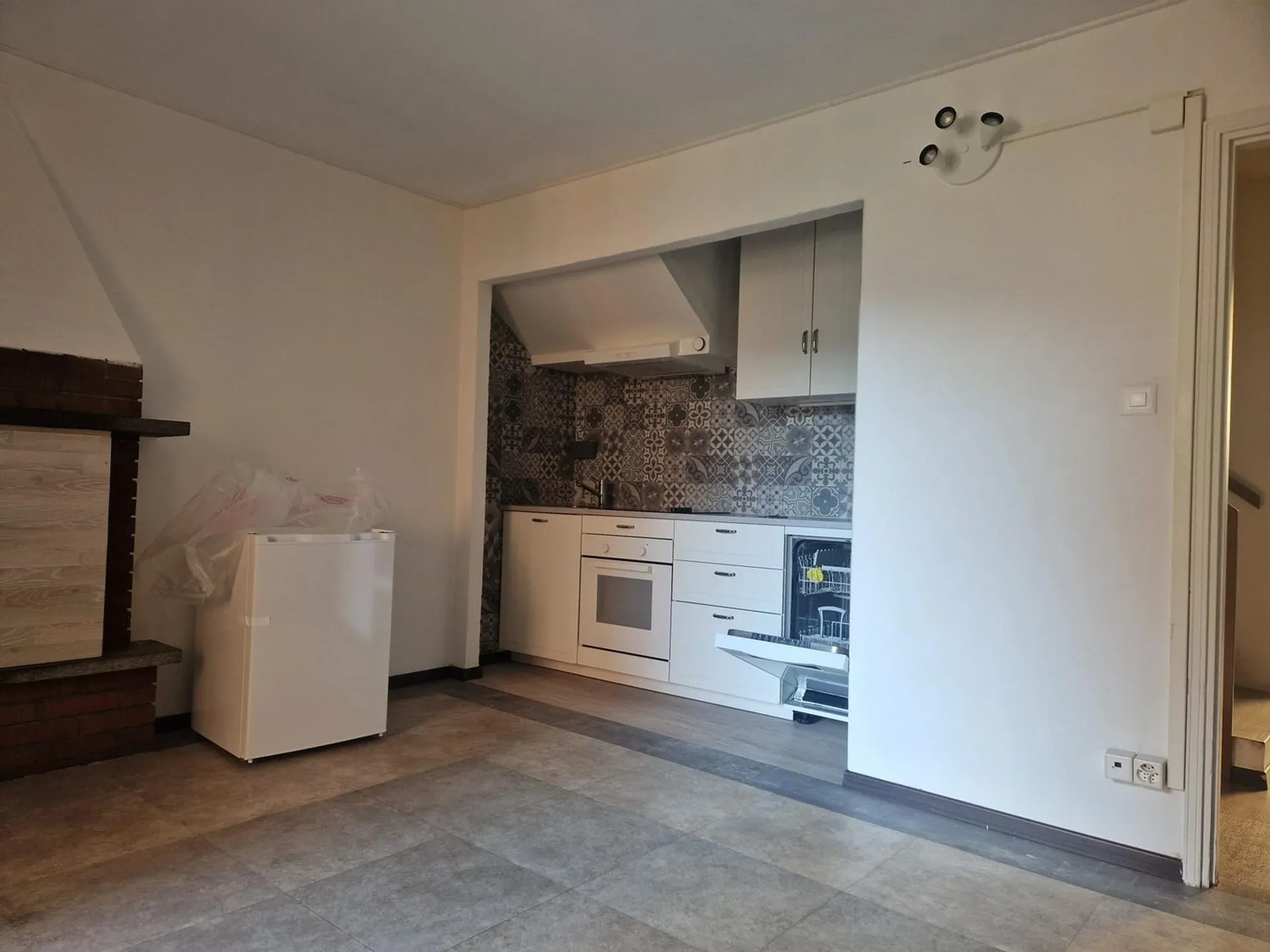 Affittasi appartamento di 3 locali a Tresa su tre piani, disponibile subito