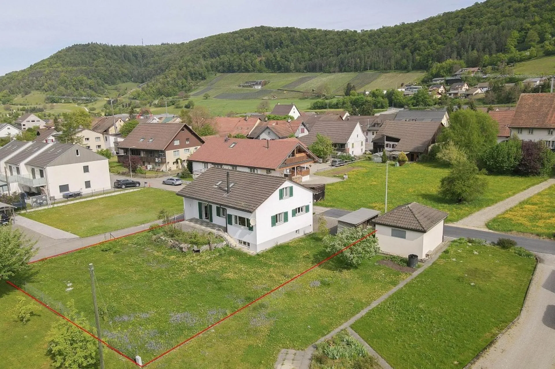 Freistehendes 5.5 Zimmer-Einfamilienhaus mit grossem Garten