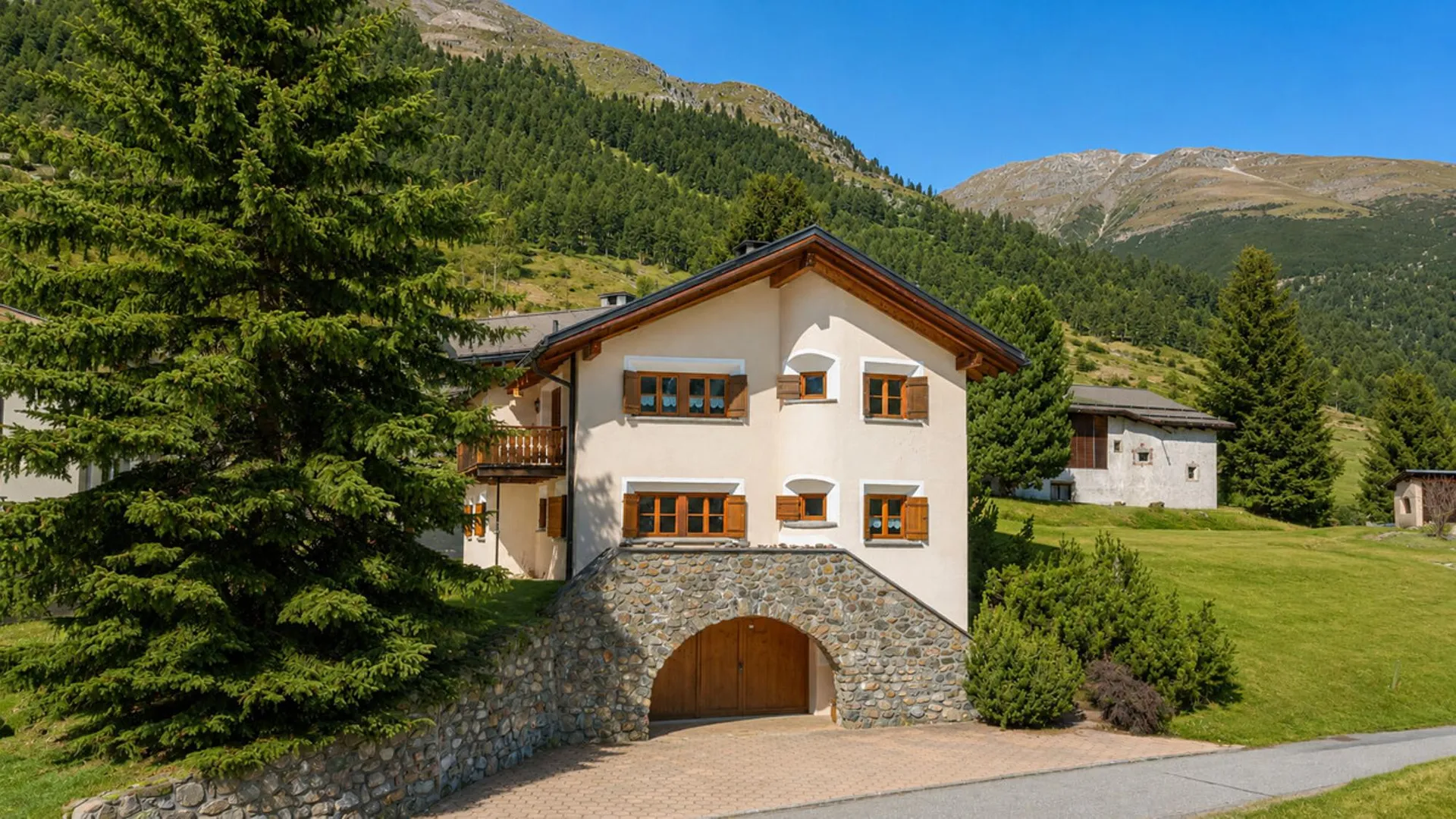 Brail: freistehendes Ferienhaus an Hanglage mit Bergpanorama